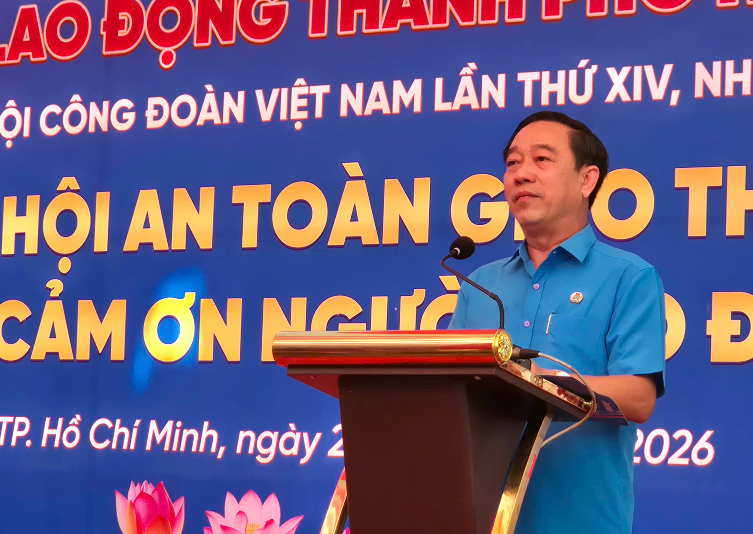 Một doanh nghiệp tặng 1.346 chỉ vàng cho người lao động - Ảnh 2.