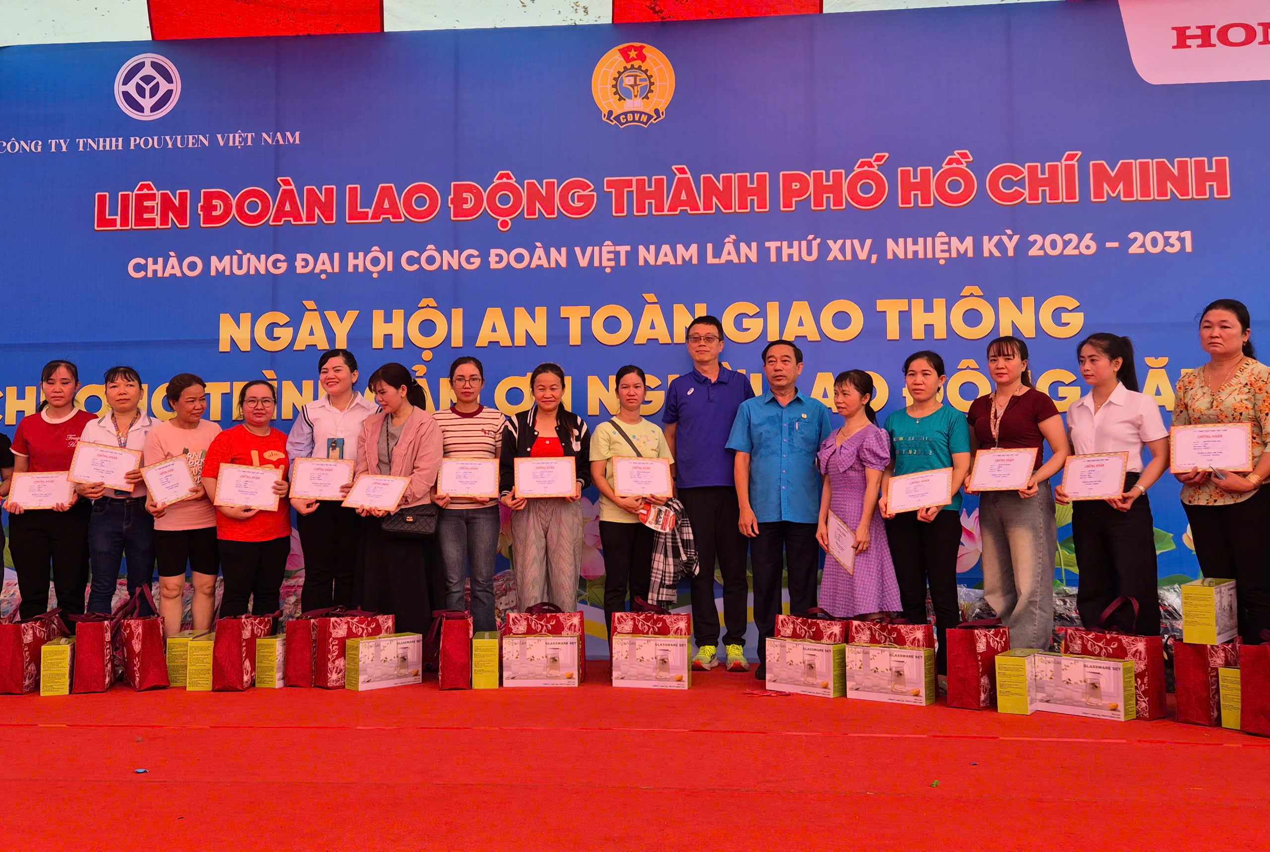 Một doanh nghiệp tặng 1.346 chỉ vàng cho người lao động - Ảnh 3.
