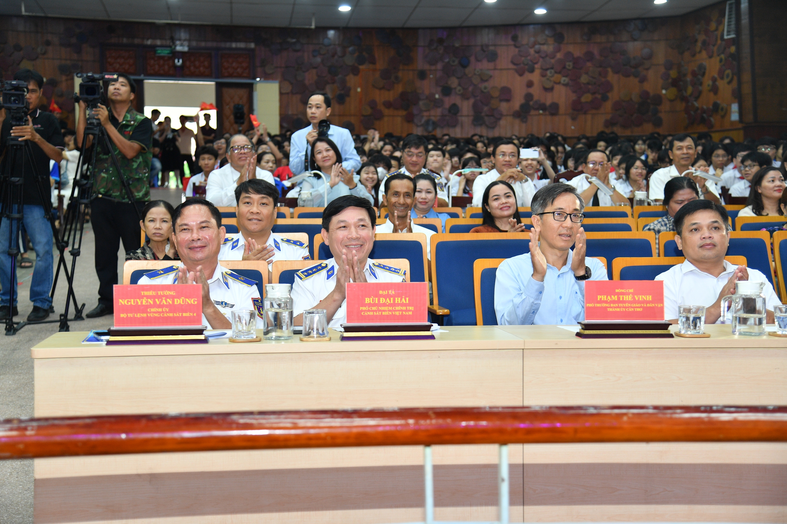 Đội thi của tỉnh C&agrave; Mau đoạt giải nhất cuộc thi "Em y&ecirc;u biển, đảo qu&ecirc; hương" - Ảnh 2.