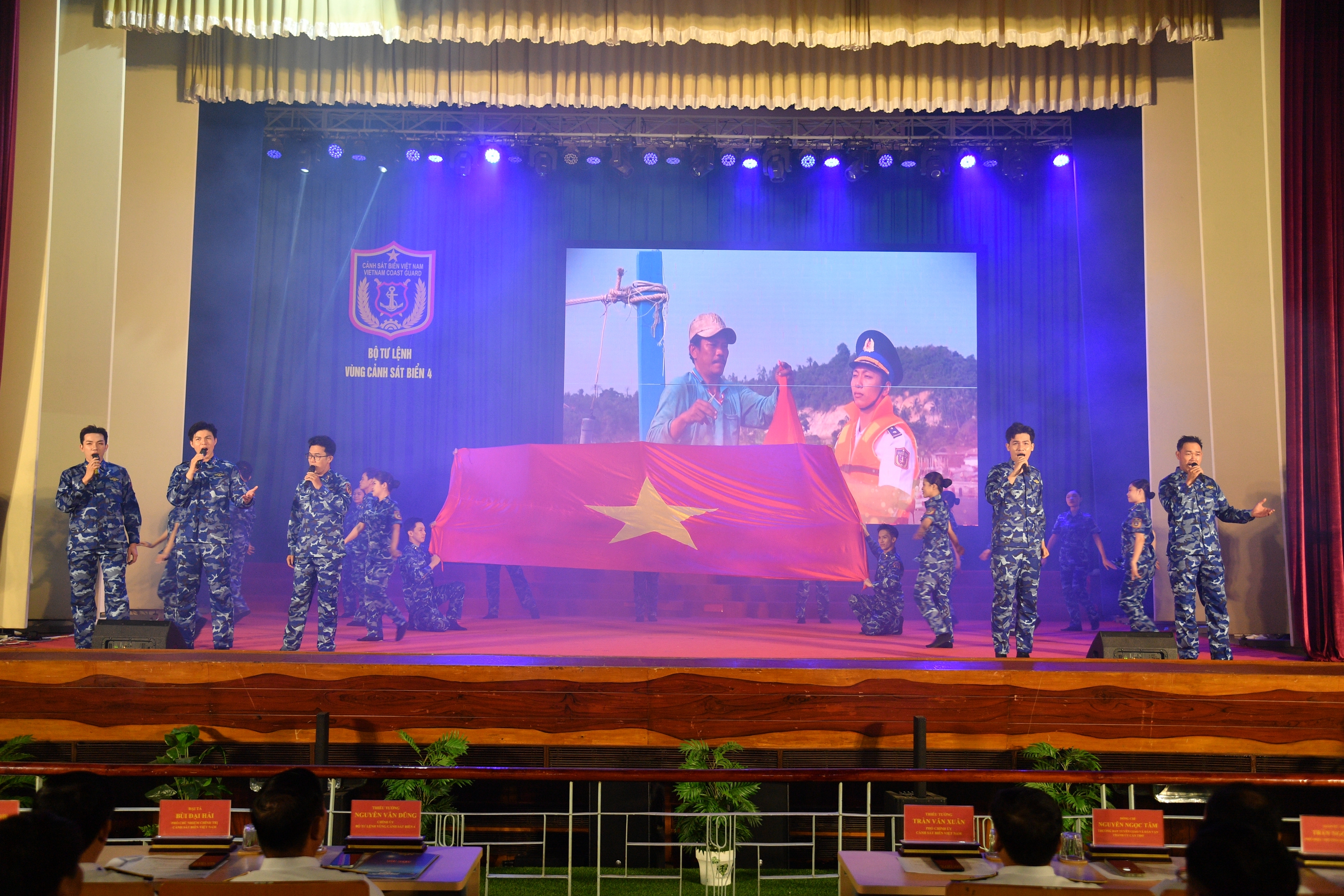 Đội thi của tỉnh C&agrave; Mau đoạt giải nhất cuộc thi "Em y&ecirc;u biển, đảo qu&ecirc; hương" - Ảnh 4.