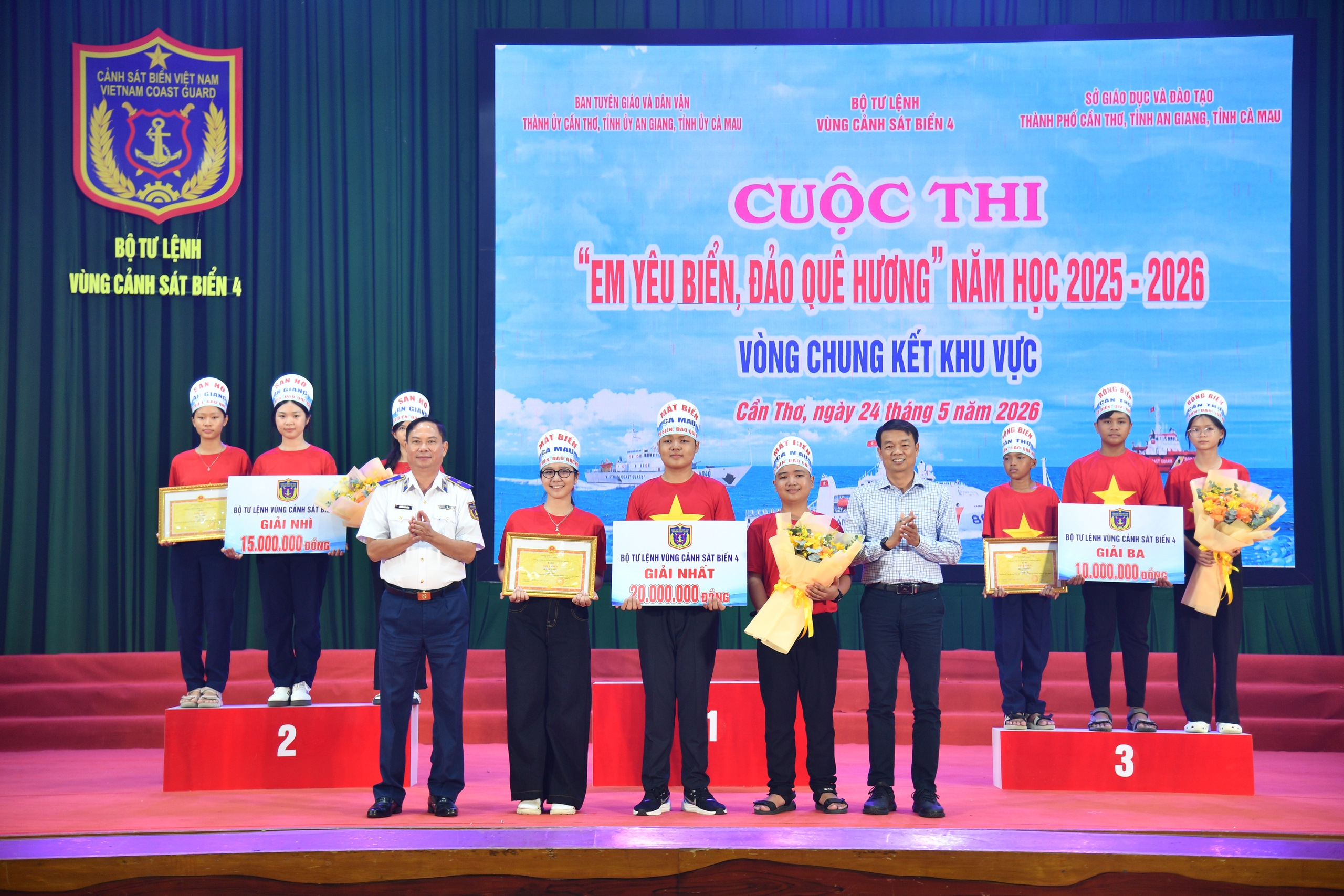 Đội thi của tỉnh C&agrave; Mau đoạt giải nhất cuộc thi "Em y&ecirc;u biển, đảo qu&ecirc; hương" - Ảnh 7.