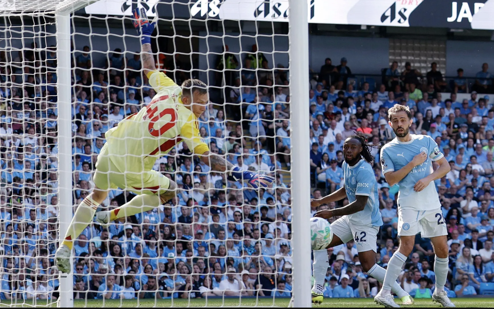 Nước mắt ngày chia tay Man City của Pep Guardiola - Ảnh 4.