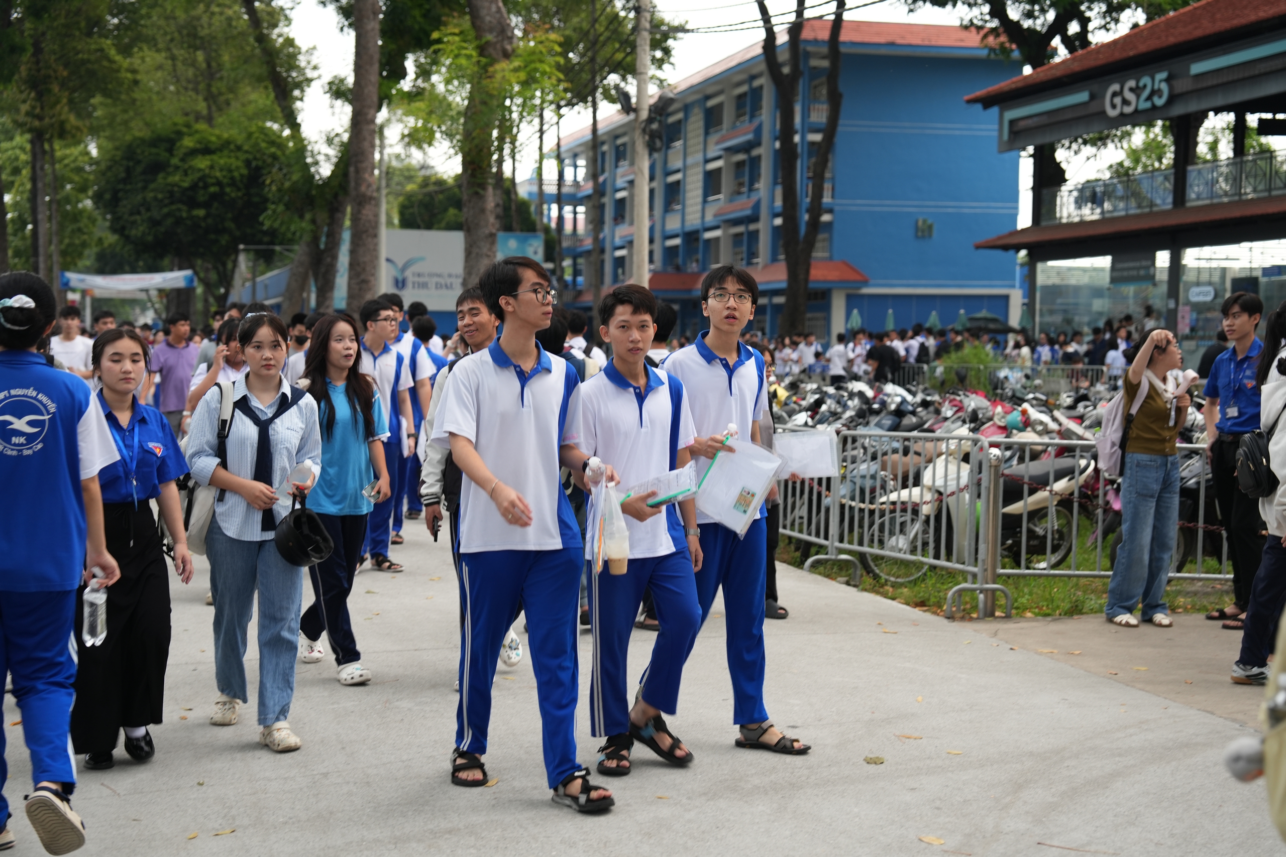 Hơn 4.600 thí sinh dự thi đánh giá năng lực tại Trường ĐH Thủ Dầu Một - Ảnh 2.
