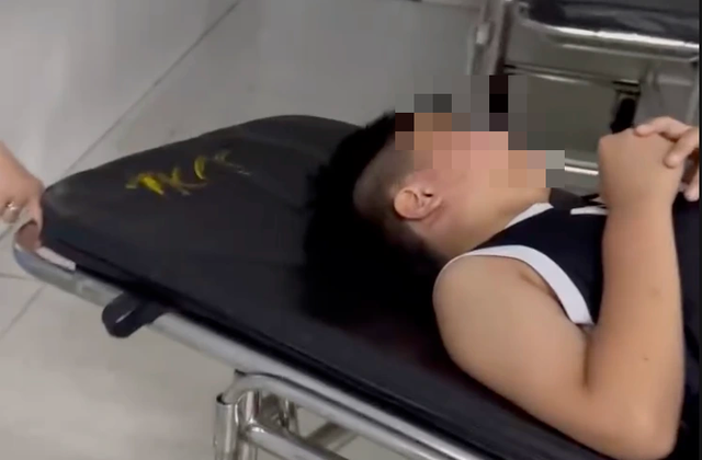 Thầy gi&aacute;o người Ấn Độ bị tố t&aacute;t học sinh lớp 4 trong lớp học th&ecirc;m ở Gia Lai - Ảnh 2.