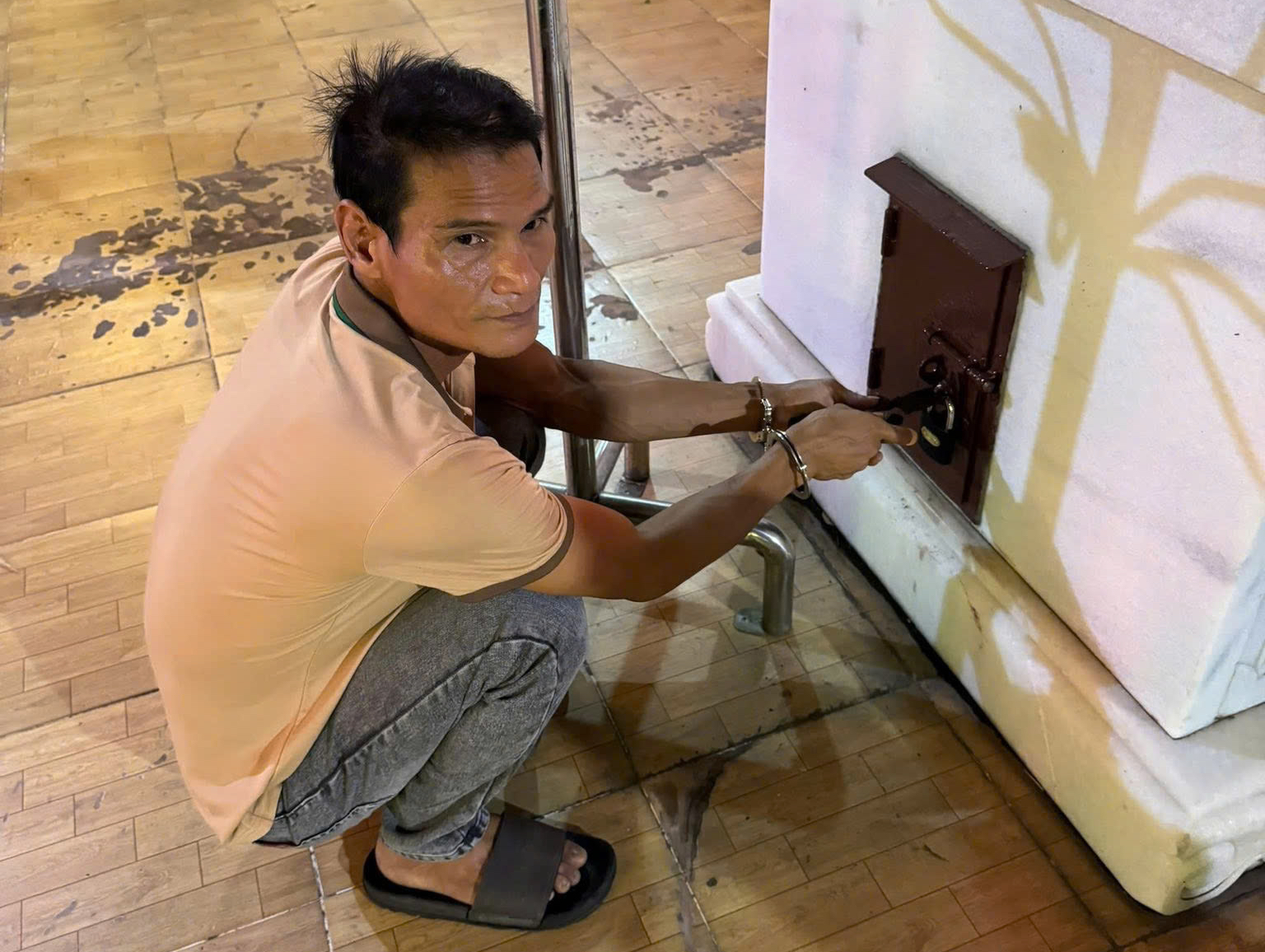 Nguyễn Văn Nhớ lại tái phạm , trộm tiền công đức tại chùa Chỉ sau 1 tháng ra tù - Ảnh 2.