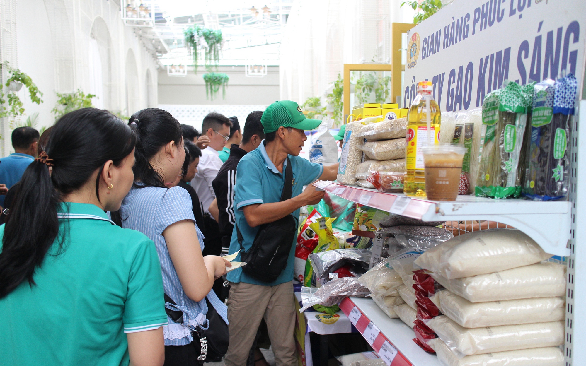 Điểm tựa vững chắc của công nhân - lao động - Ảnh 3.