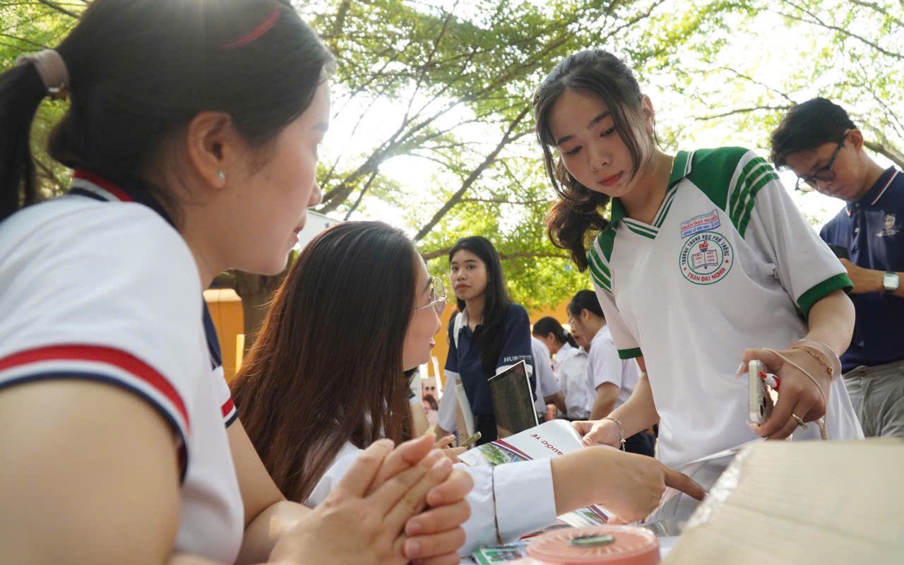 Talkshow "Lối đi thông minh sau tốt nghiệp THPT"