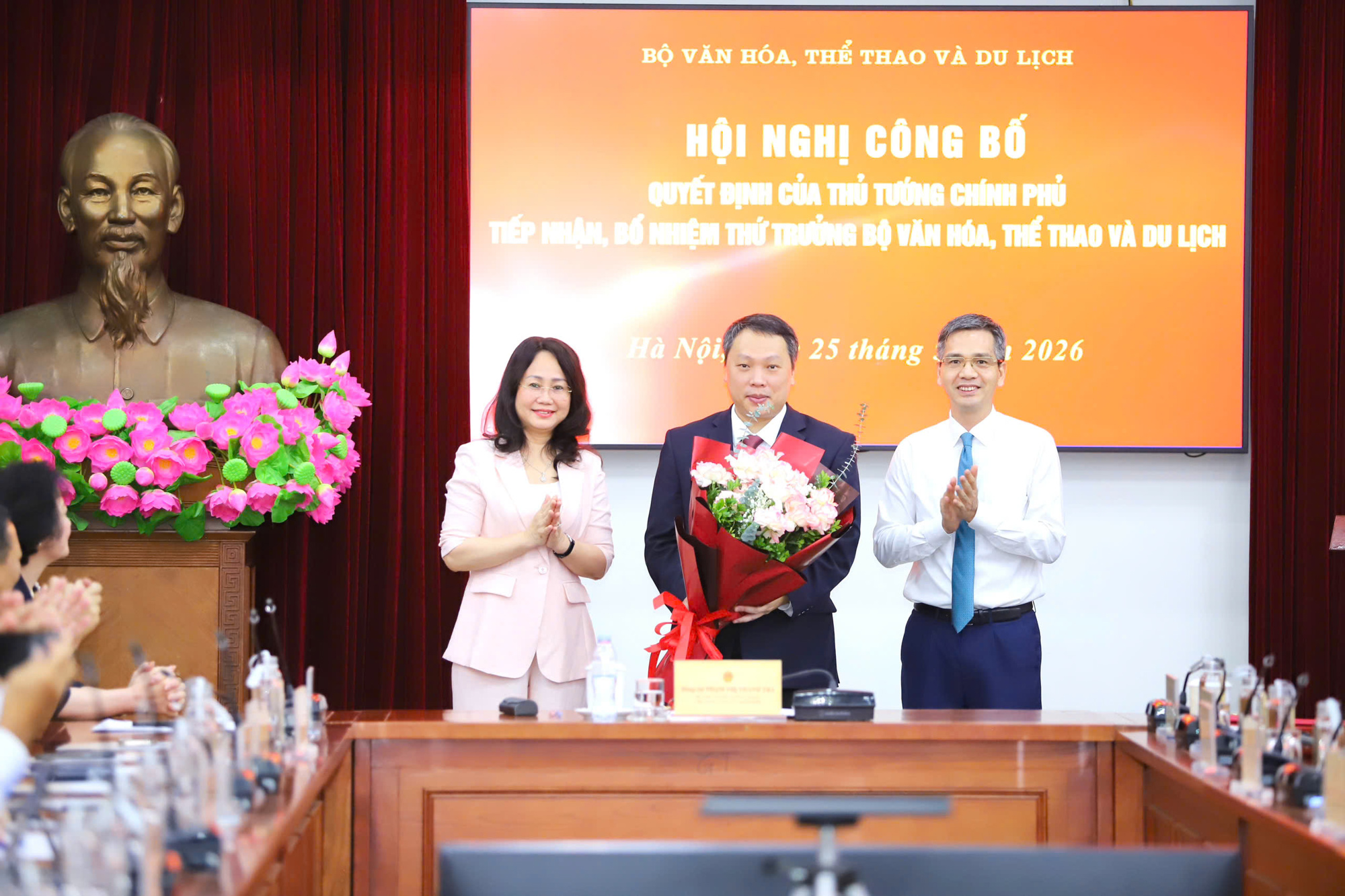 Trao quyết định bổ nhiệm &ocirc;ng Nguyễn Huy Dũng l&agrave;m Thứ trưởng Bộ Văn h&oacute;a, Thể thao v&agrave; Du lịch - Ảnh 2.