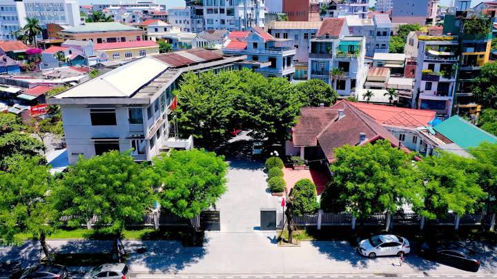 Kỷ luật Gi&aacute;m đốc Sở N&ocirc;ng nghiệp v&agrave; M&ocirc;i trường TP Huế - Ảnh 1.