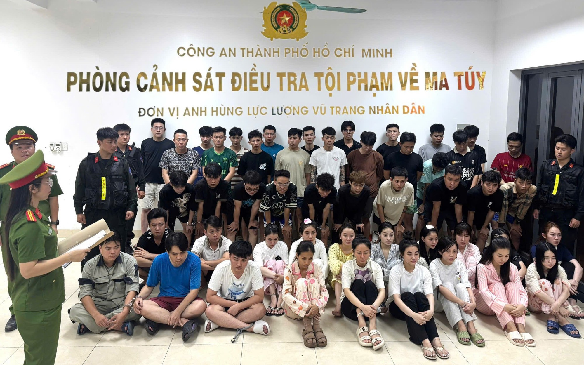 Đột kích quán bar Revo ở phường Vũng Tàu, phát hiện hàng chục người liên quan ma túy