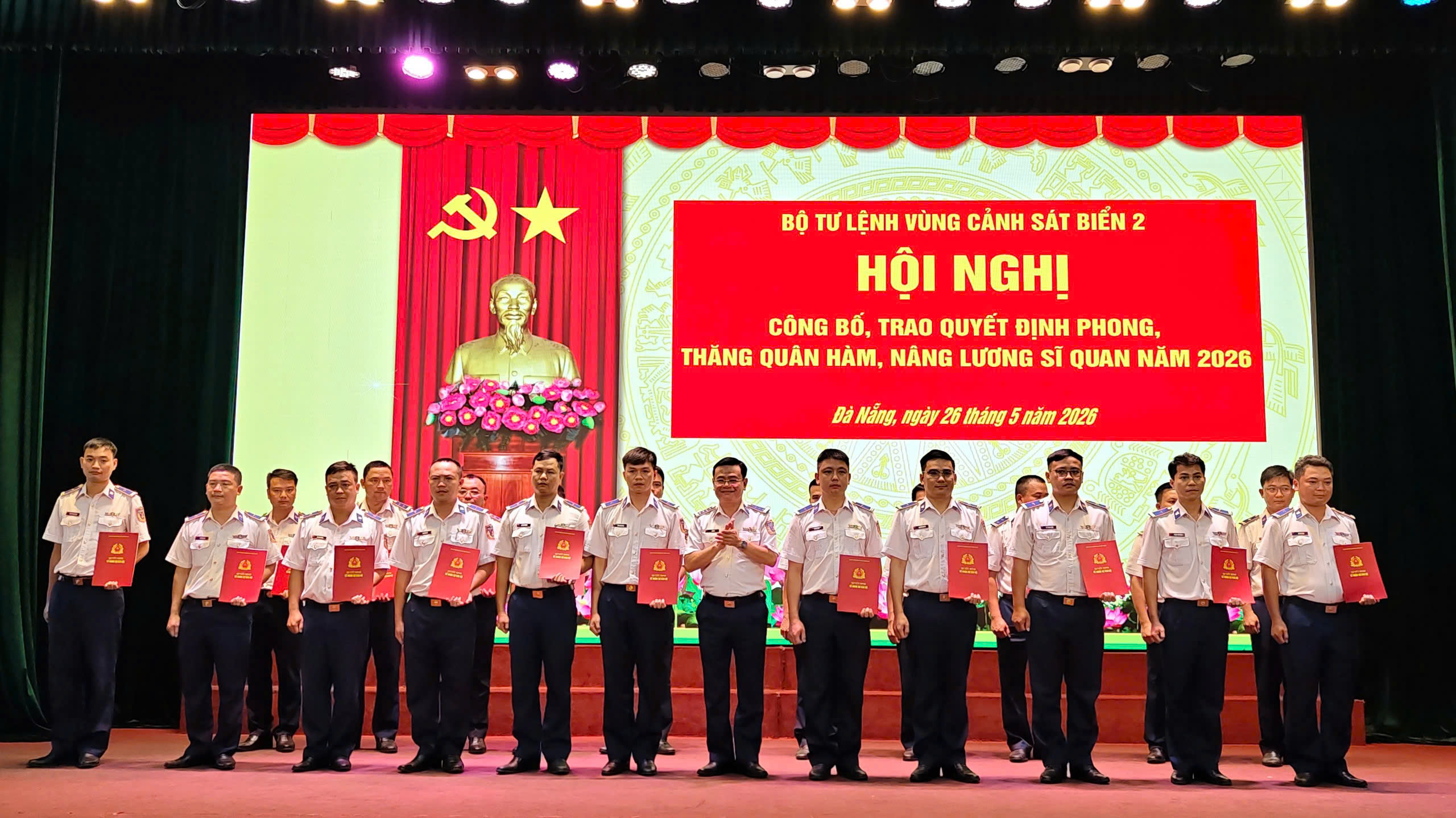 Bộ Tư lệnh V&ugrave;ng Cảnh s&aacute;t biển 2: 147 sĩ quan được phong, thăng qu&acirc;n h&agrave;m - Ảnh 2.