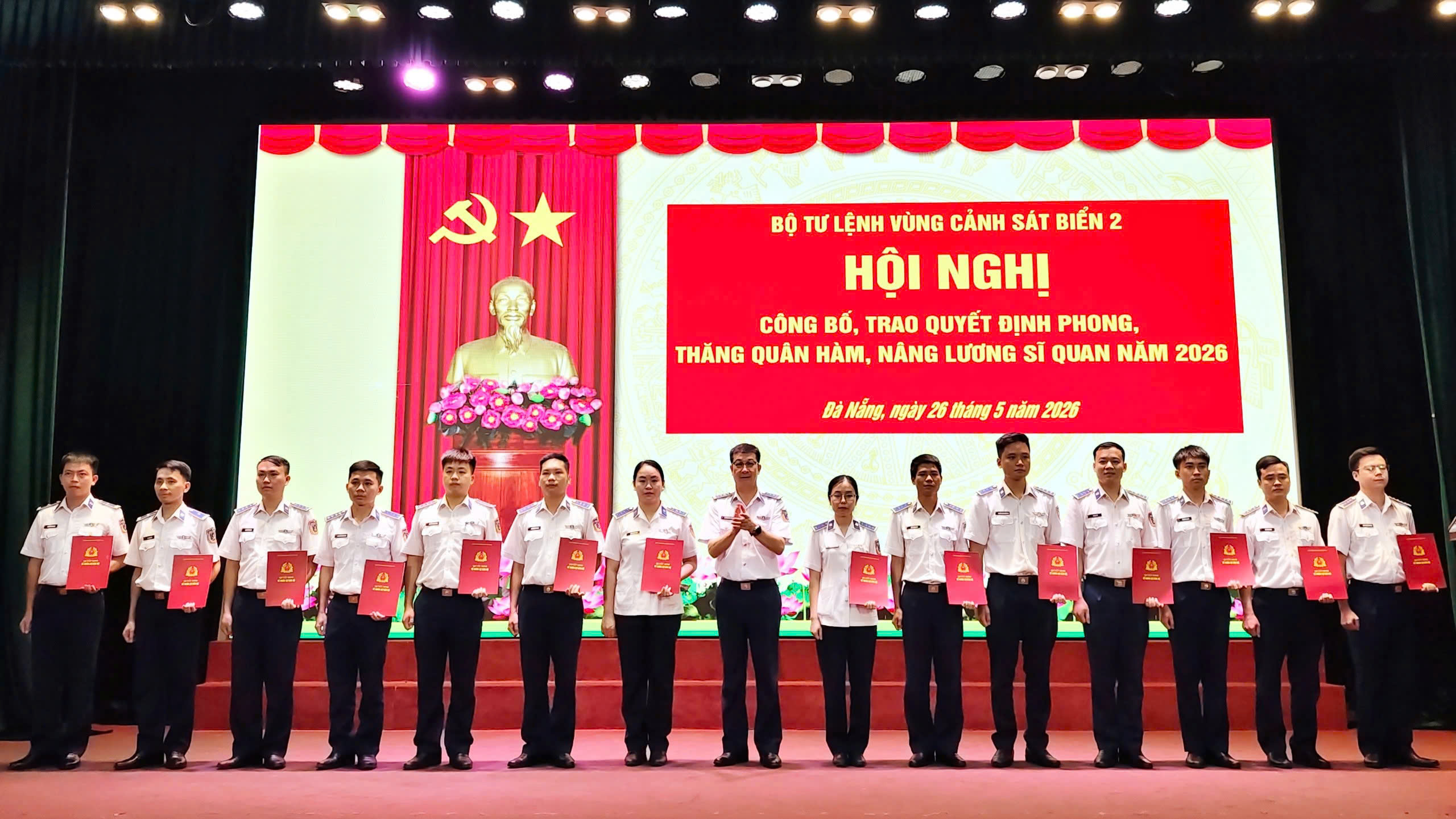Bộ Tư lệnh V&ugrave;ng Cảnh s&aacute;t biển 2: 147 sĩ quan được phong, thăng qu&acirc;n h&agrave;m - Ảnh 3.