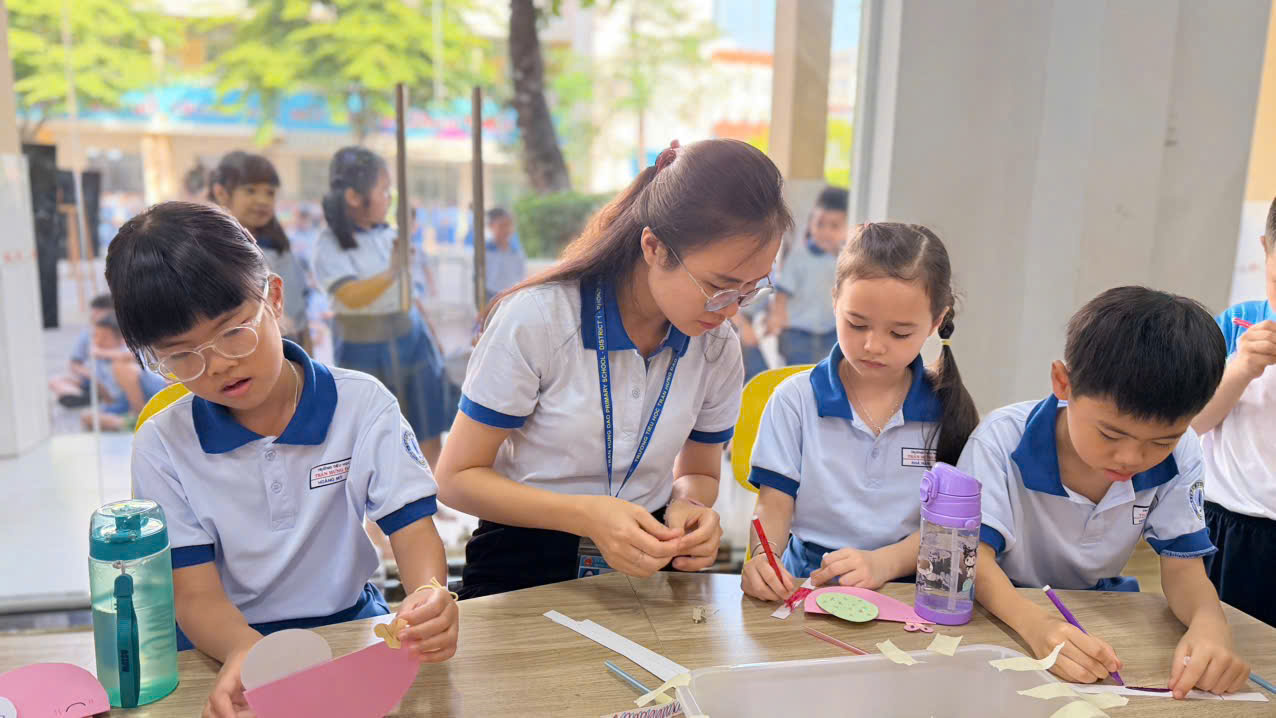 Ng&agrave;y mai, phụ huynh TPHCM bắt đầu đăng k&yacute; tuyển sinh đầu cấp: Chi tiết hướng dẫn v&agrave; lưu &yacute; quan trọng  - Ảnh 1.