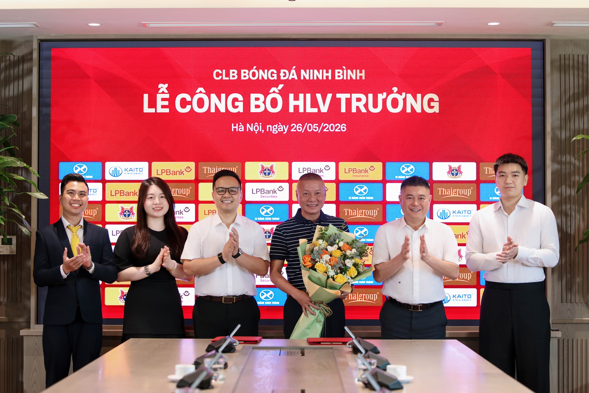 HLV Chu Đ&igrave;nh Nghi&ecirc;m muốn khơi lại bản sắc b&oacute;ng đ&aacute; Ninh B&igrave;nh - Ảnh 1.