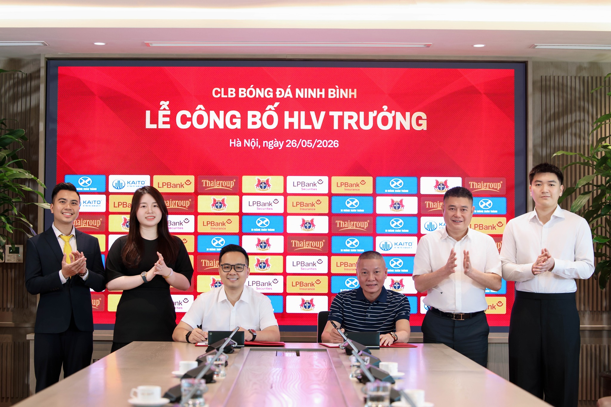 HLV Chu Đ&igrave;nh Nghi&ecirc;m muốn khơi lại bản sắc b&oacute;ng đ&aacute; Ninh B&igrave;nh - Ảnh 2.