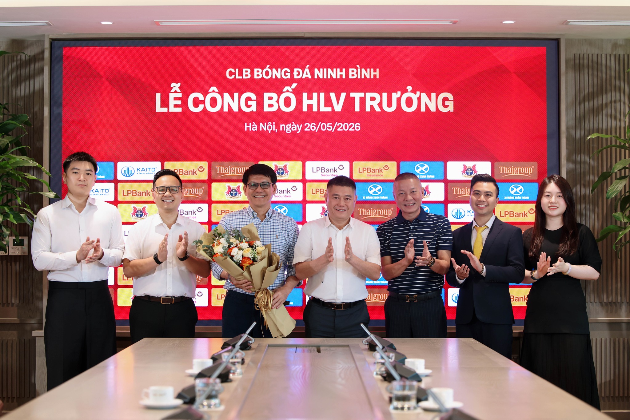 HLV Chu Đ&igrave;nh Nghi&ecirc;m muốn khơi lại bản sắc b&oacute;ng đ&aacute; Ninh B&igrave;nh - Ảnh 3.
