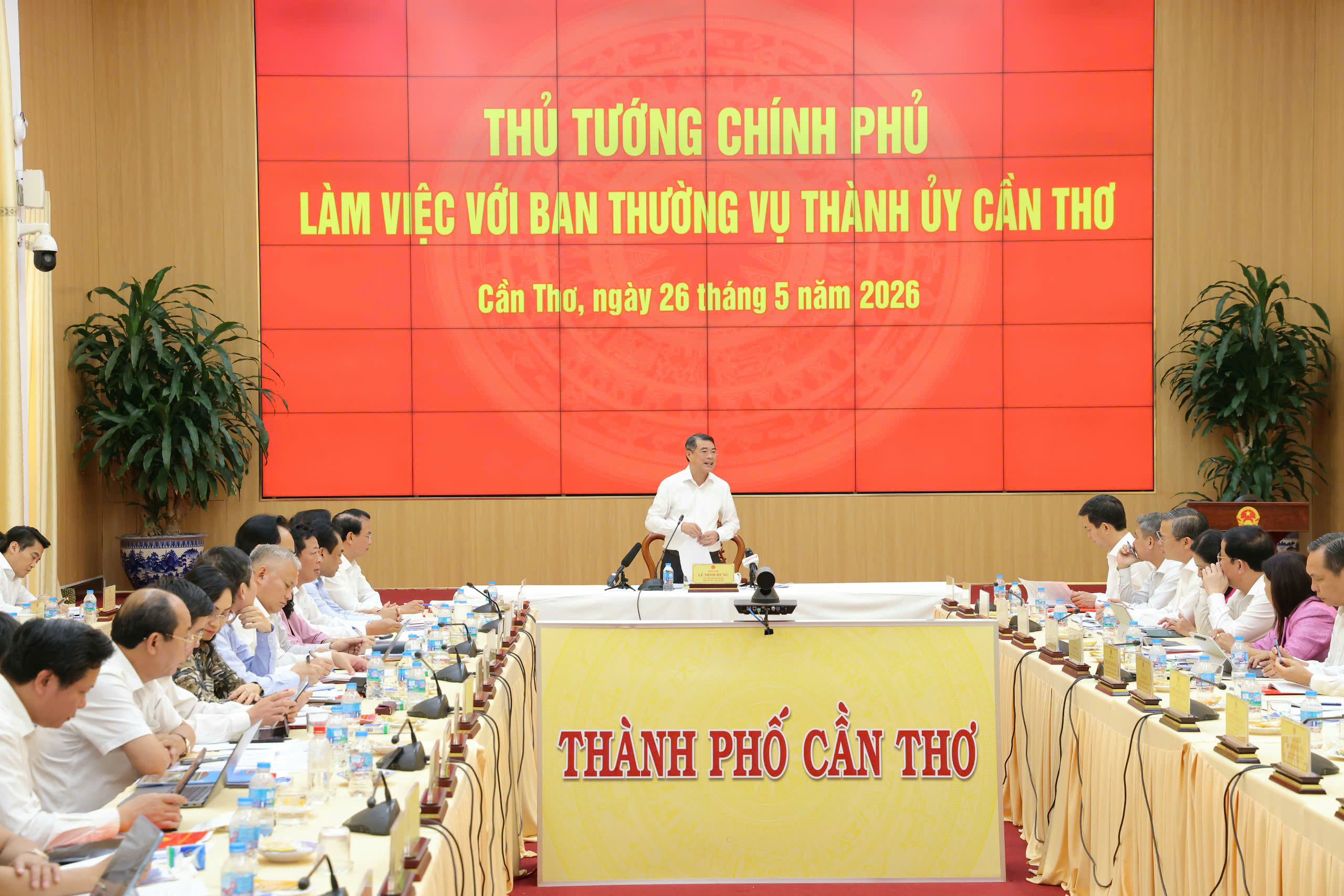 Thủ tướng L&ecirc; Minh Hưng y&ecirc;u cầu Cần Thơ đảm bảo nguy&ecirc;n vật liệu cho c&aacute;c c&ocirc;ng tr&igrave;nh lớn 2026 - Ảnh 2.