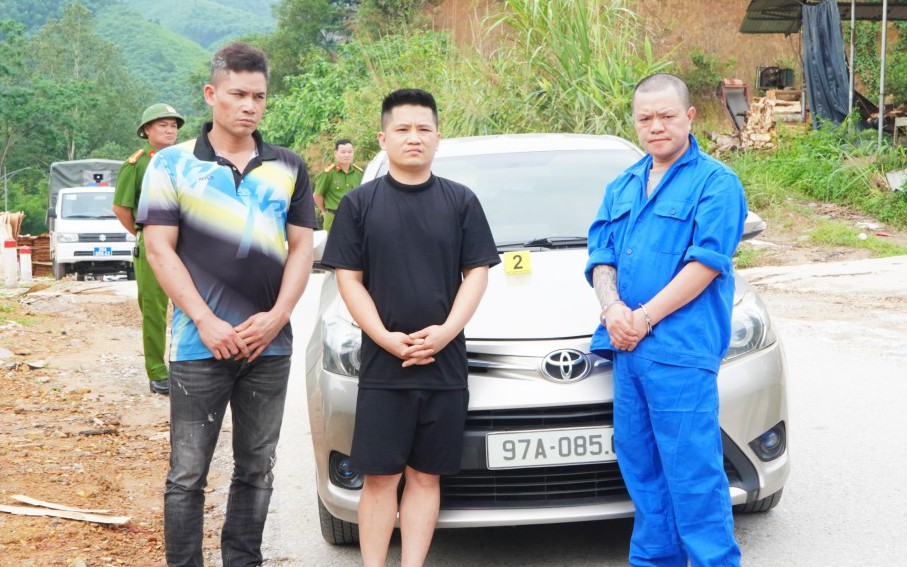 Dùng ô tô rượt đuổi, nổ súng vào xe đối phương