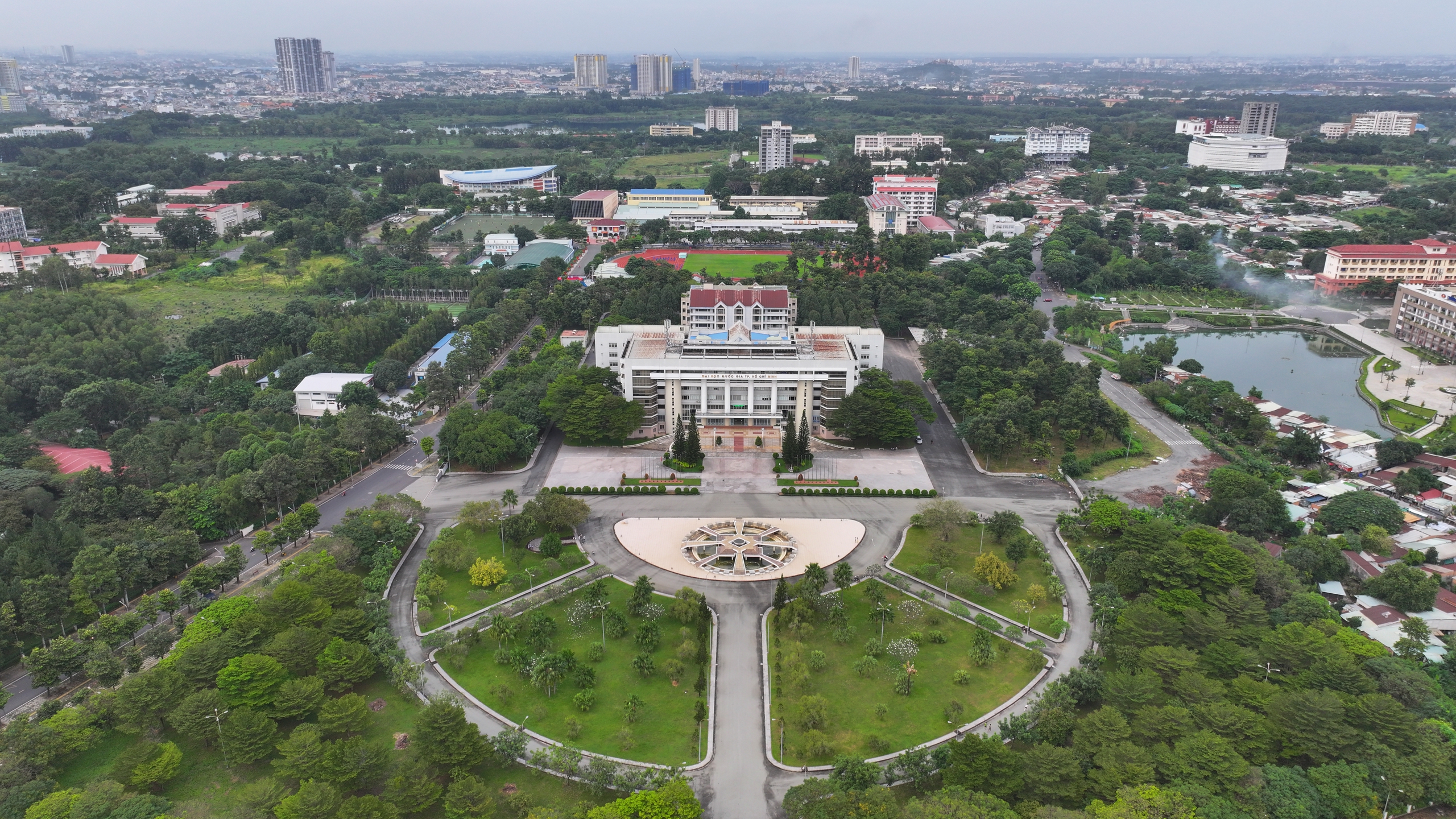 Không thể chậm mãi với dự án Đại học Quốc gia TPHCM năm 2026 - Ảnh 4.