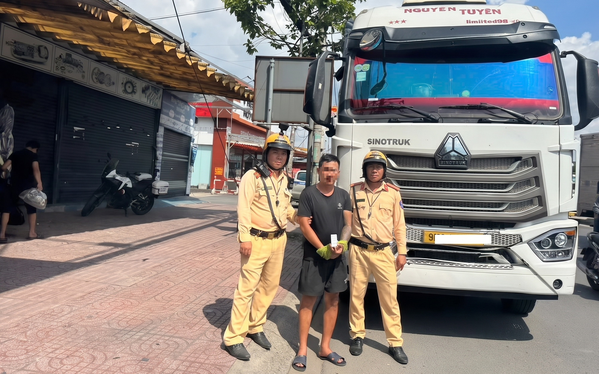 CSGT TPHCM liên tục phát hiện tài xế dương tính với ma tuý khi lái xe