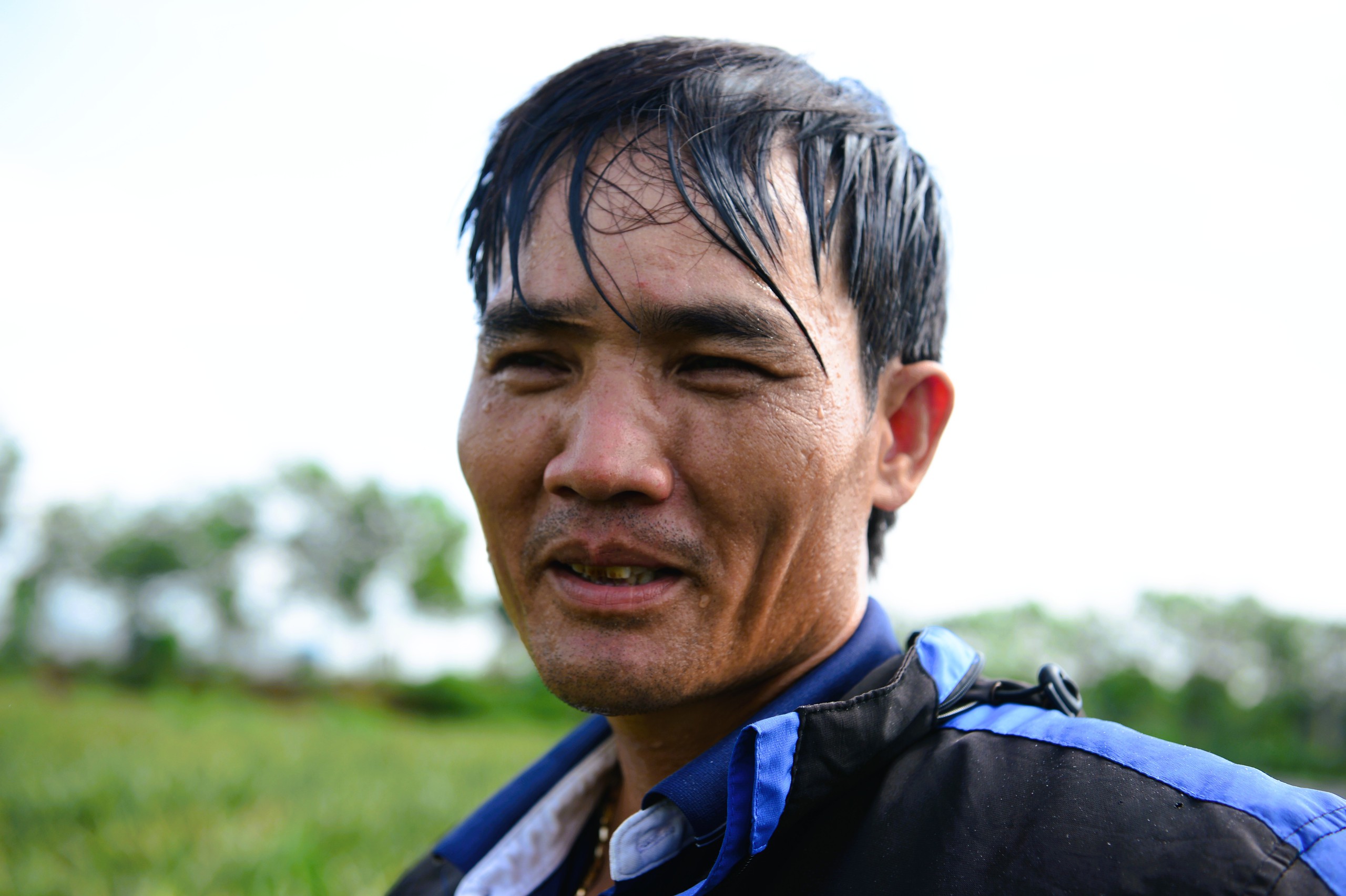 Nông dân mưu sinh trên đồng ruộng nắng chang chang - Ảnh 8.