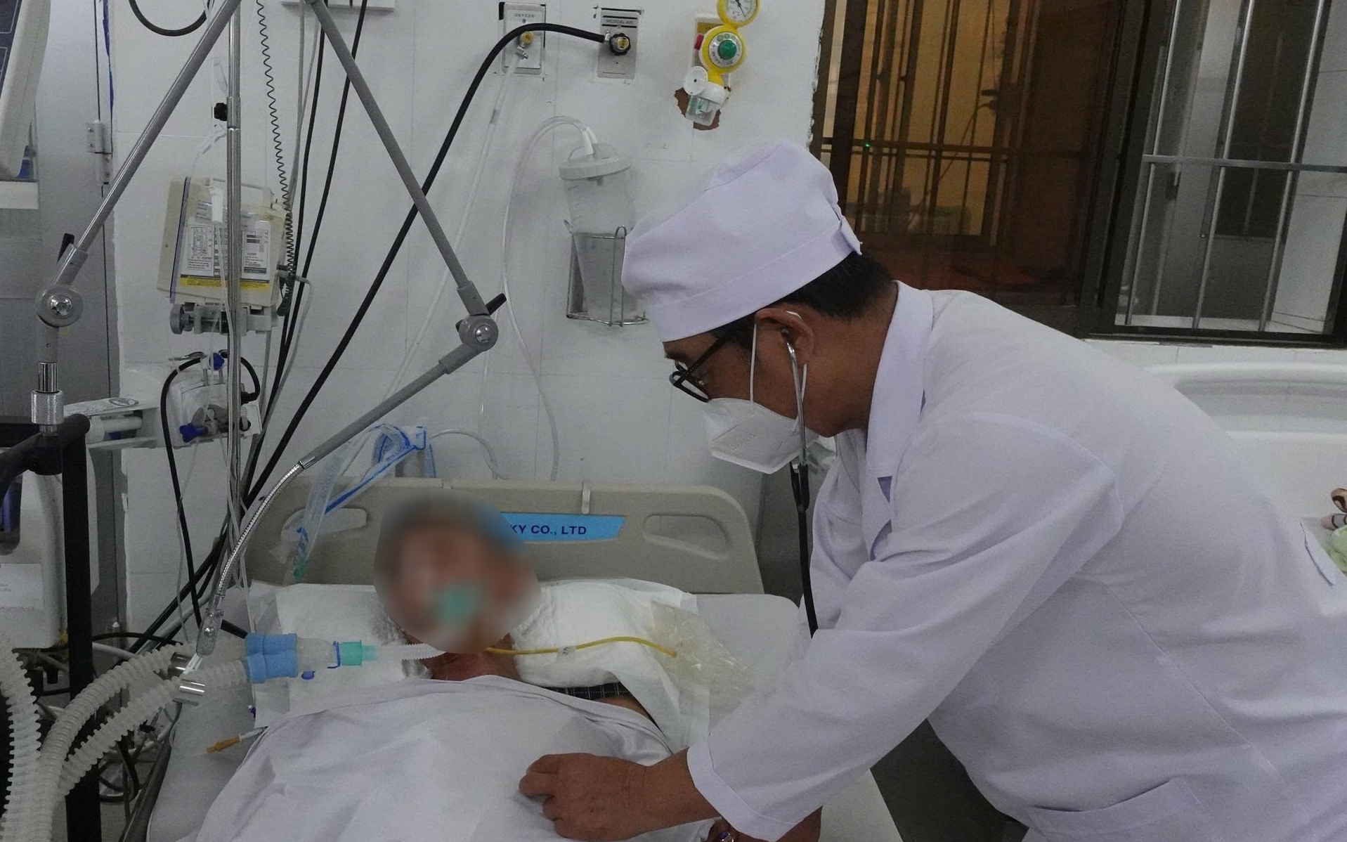 Một người tử vong, 2 người đang nhập viện sau bữa tiệc ở Cà Mau