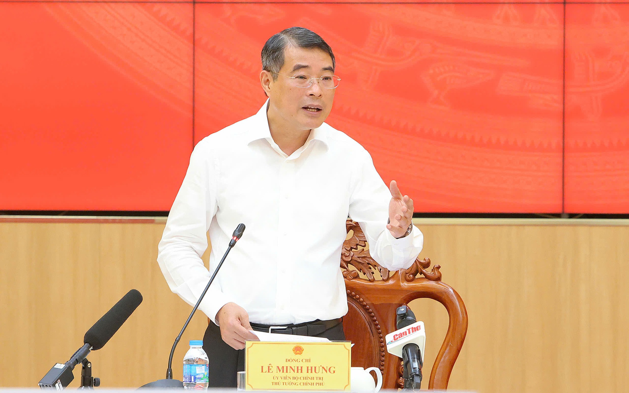Thủ tướng Lê Minh Hưng yêu cầu Cần Thơ bảo đảm nguyên vật liệu cho các công trình lớn