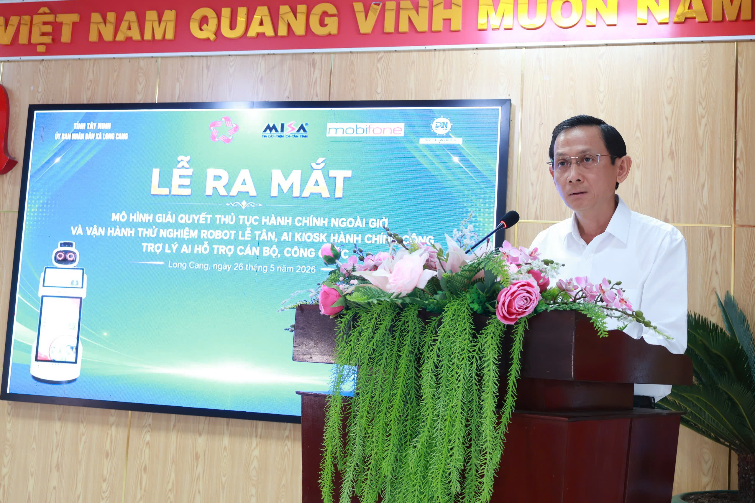 X&atilde; Long Cang T&acirc;y Ninh ứng dụng robot v&agrave; AI phục vụ người lao động - Ảnh 1.