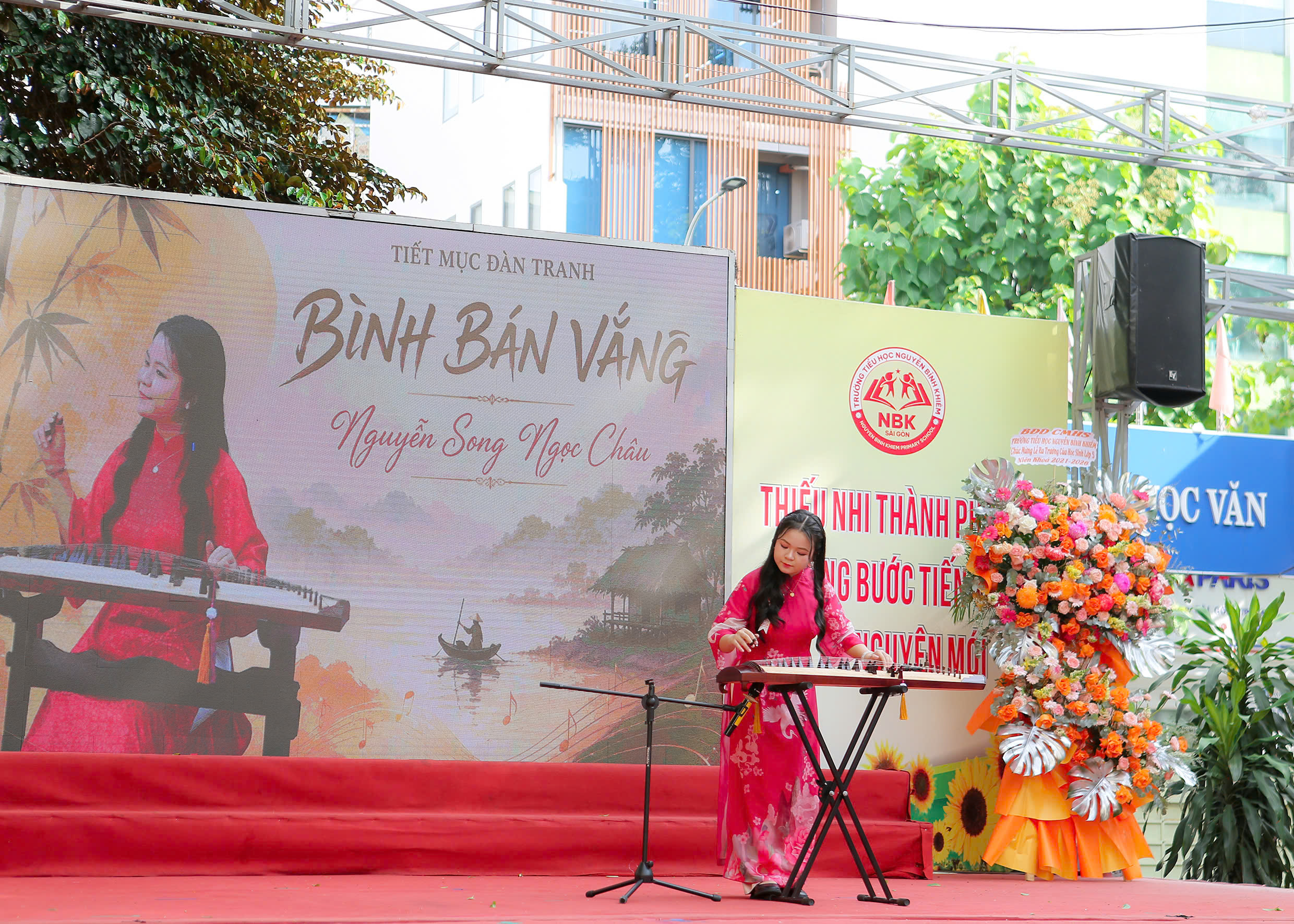 C&ocirc; hiệu trưởng với b&agrave;i ph&aacute;t biểu x&uacute;c động d&agrave;nh cho thế hệ học sinh sở hữu k&yacute; ức độc bản  - Ảnh 2.