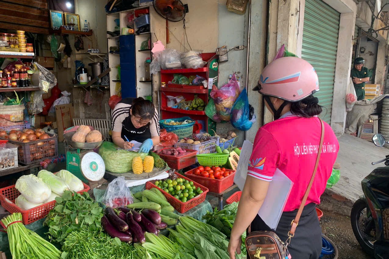 Xử l&yacute; lấn chiếm l&ograve;ng đường, vỉa h&egrave;: L&agrave;m nghi&ecirc;m nhưng vẫn tạo sinh kế cho người d&acirc;n - Ảnh 3.