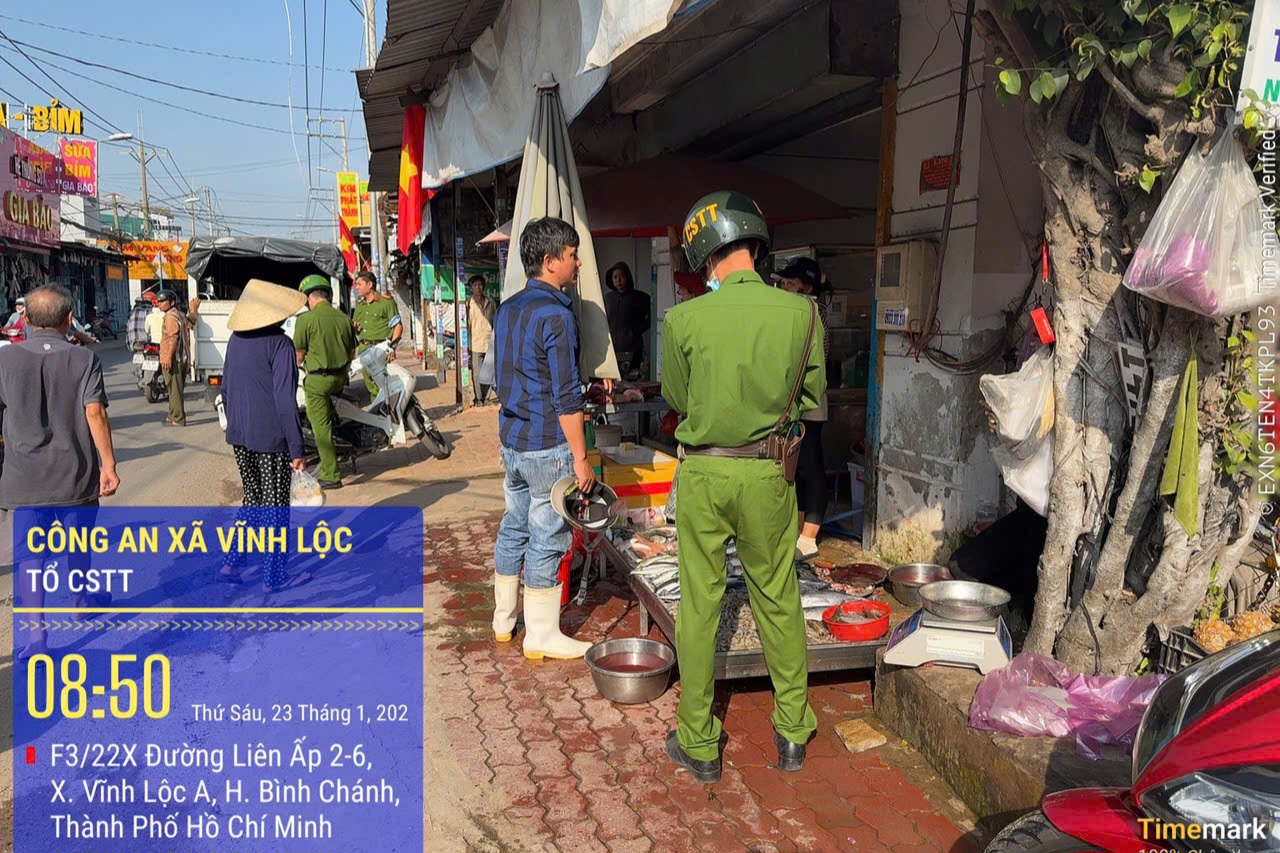 Xử l&yacute; lấn chiếm l&ograve;ng đường, vỉa h&egrave;: L&agrave;m nghi&ecirc;m nhưng vẫn tạo sinh kế cho người d&acirc;n - Ảnh 4.