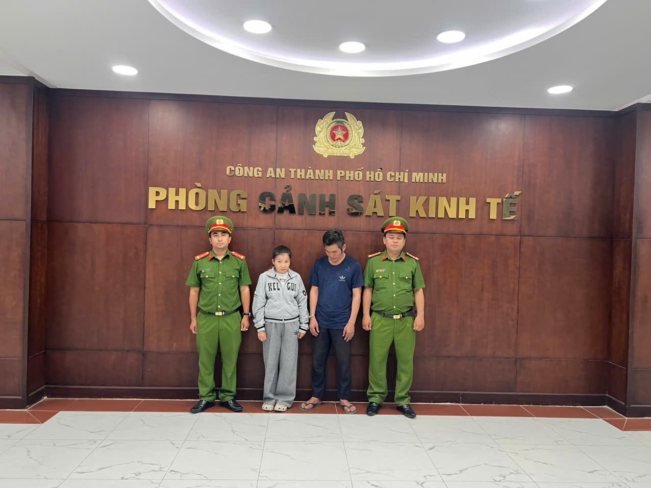 Phỏng vấn độc quyền: C&ocirc;ng an TPHCM quyết &ldquo;đ&aacute;nh tận gốc&rdquo; c&aacute;c đường d&acirc;y h&agrave;ng giả, thực phẩm bẩn - Ảnh 49.