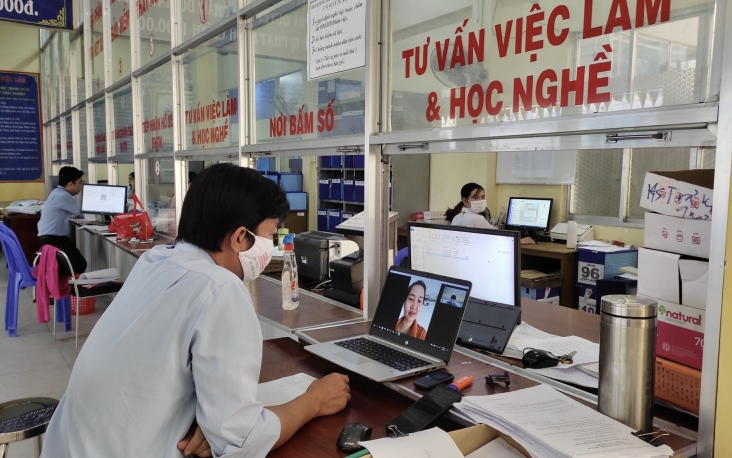 Gần 275.000 người nhận BHXH một lần 