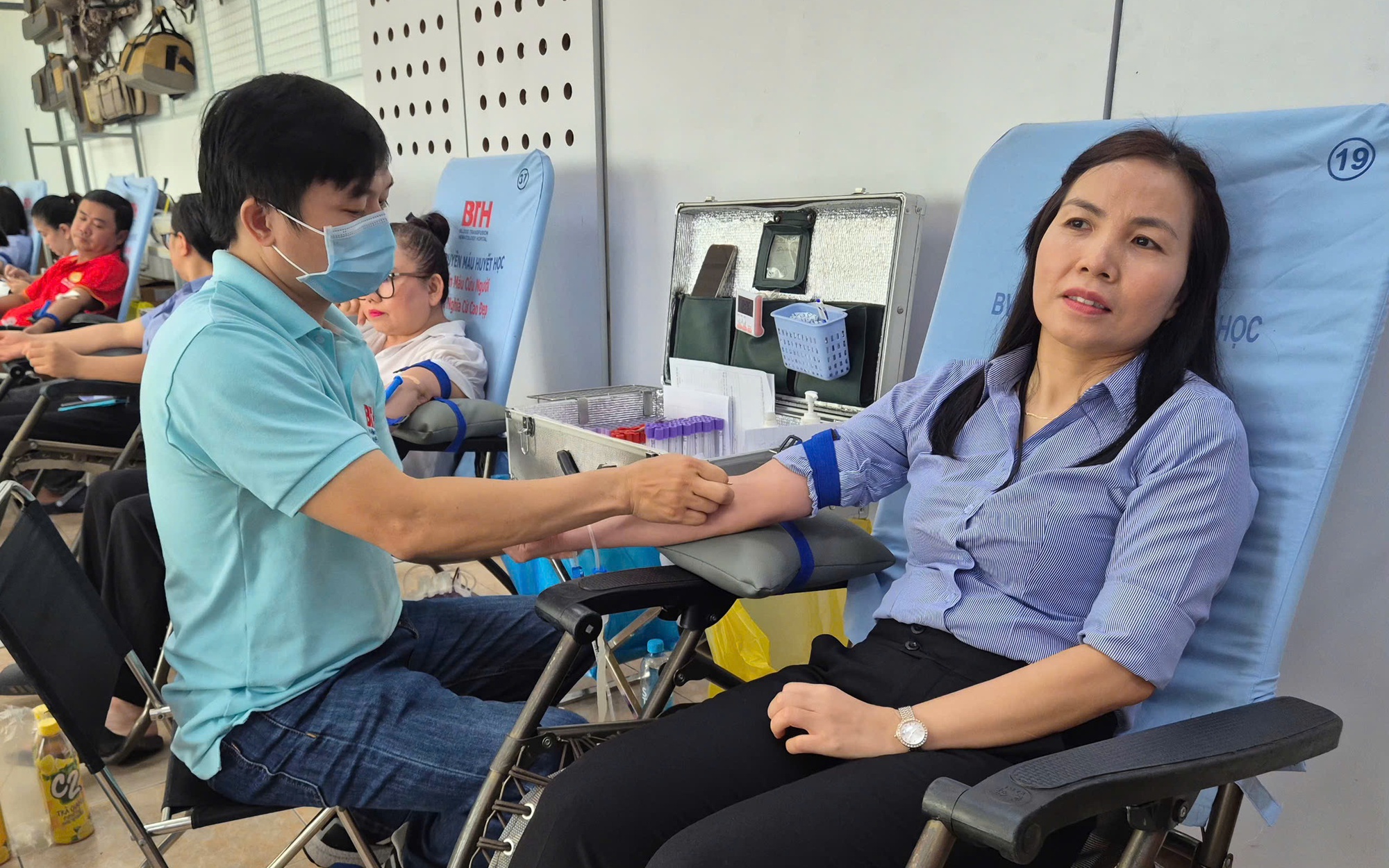 "Trao giọt máu - gửi sức khỏe - lan tỏa yêu thương"