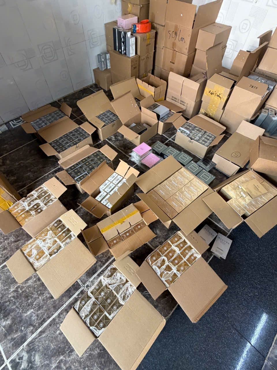 Phỏng vấn độc quyền: C&ocirc;ng an TPHCM quyết &ldquo;đ&aacute;nh tận gốc&rdquo; c&aacute;c đường d&acirc;y h&agrave;ng giả, thực phẩm bẩn - Ảnh 44.