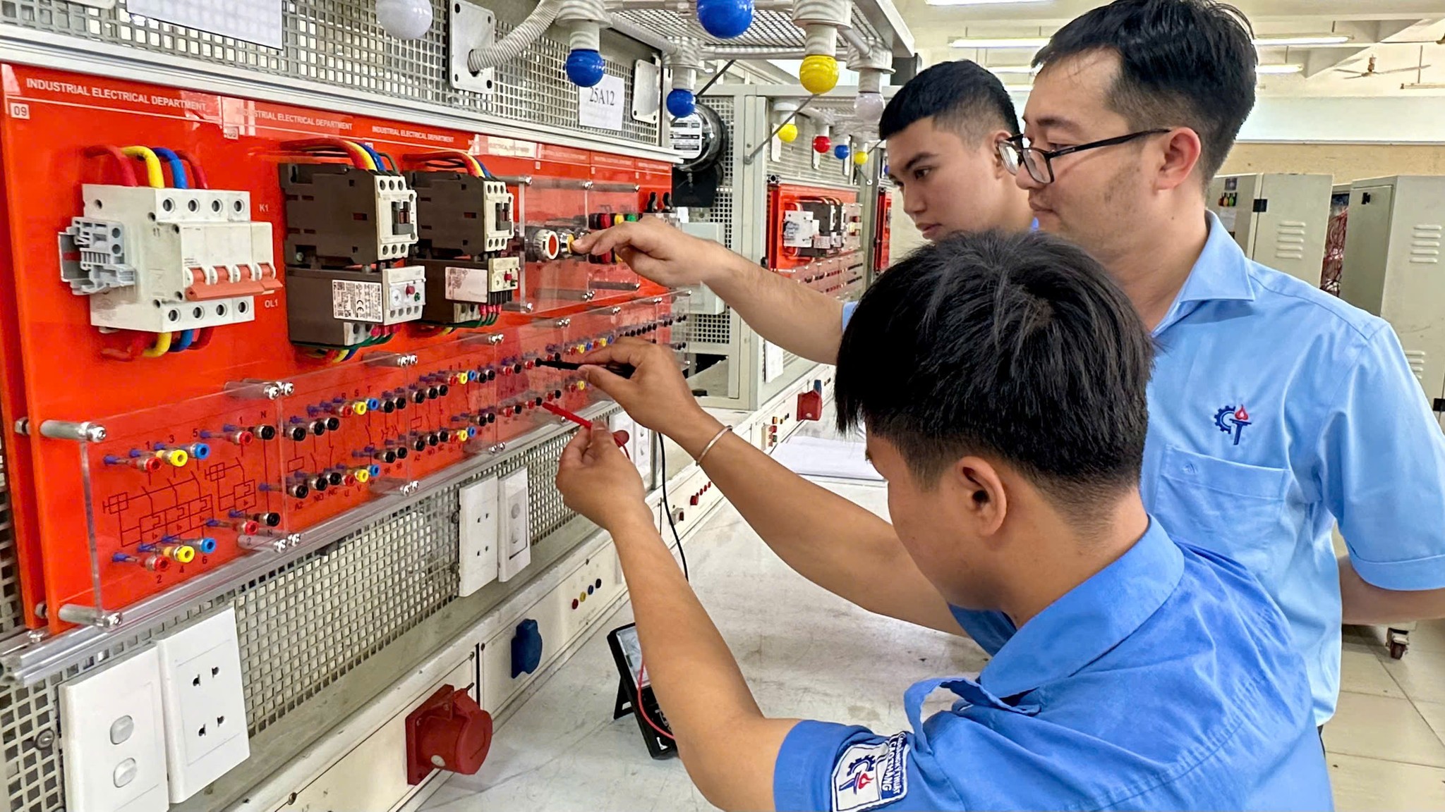 Lối đi th&ocirc;ng minh cho người trẻ l&agrave;m chủ c&ocirc;ng nghệ - Ảnh 1.