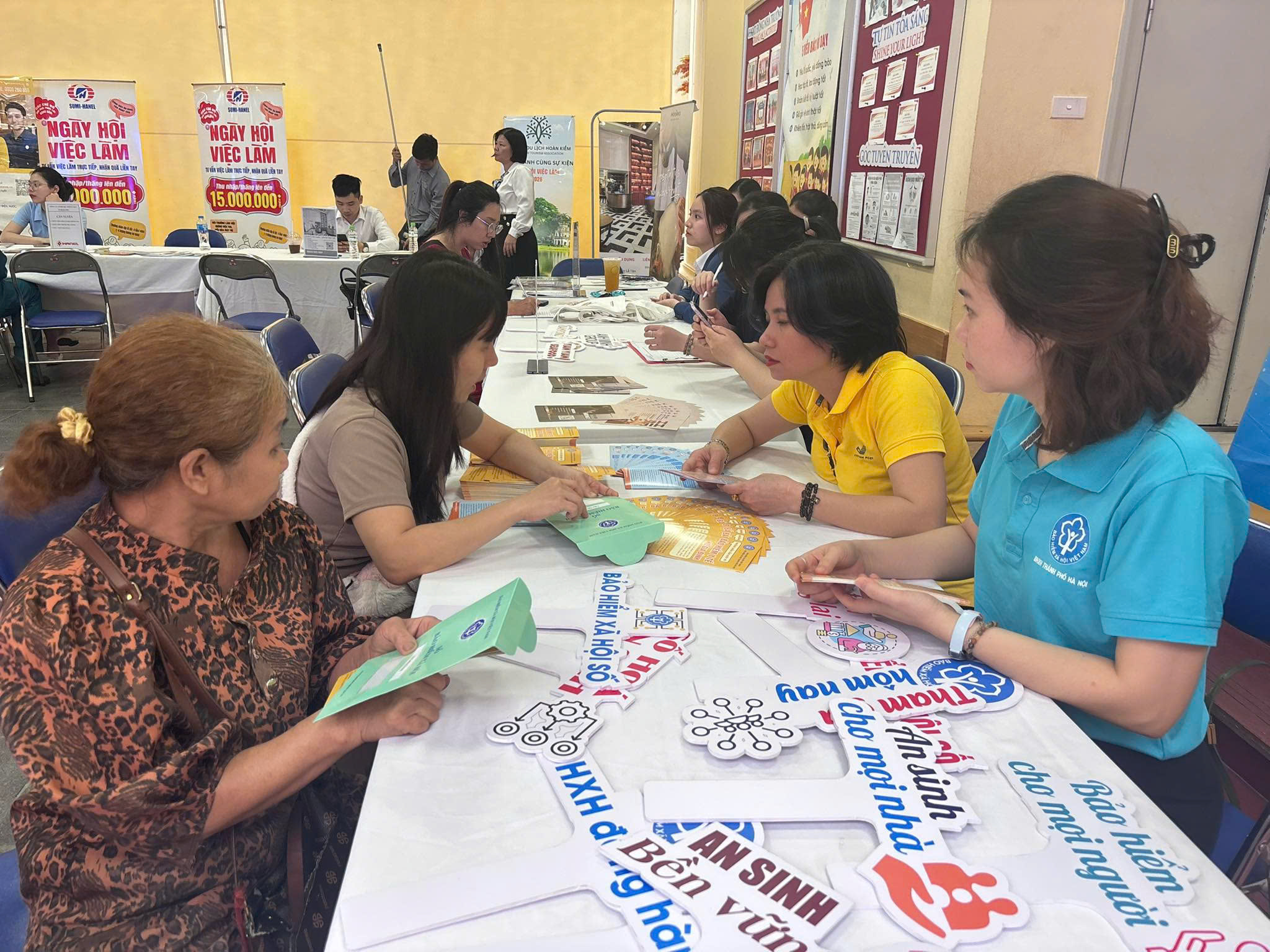 275.000 người nhận BHXH một lần: Đằng sau đó là nỗi lo cơm áo - Ảnh 1.