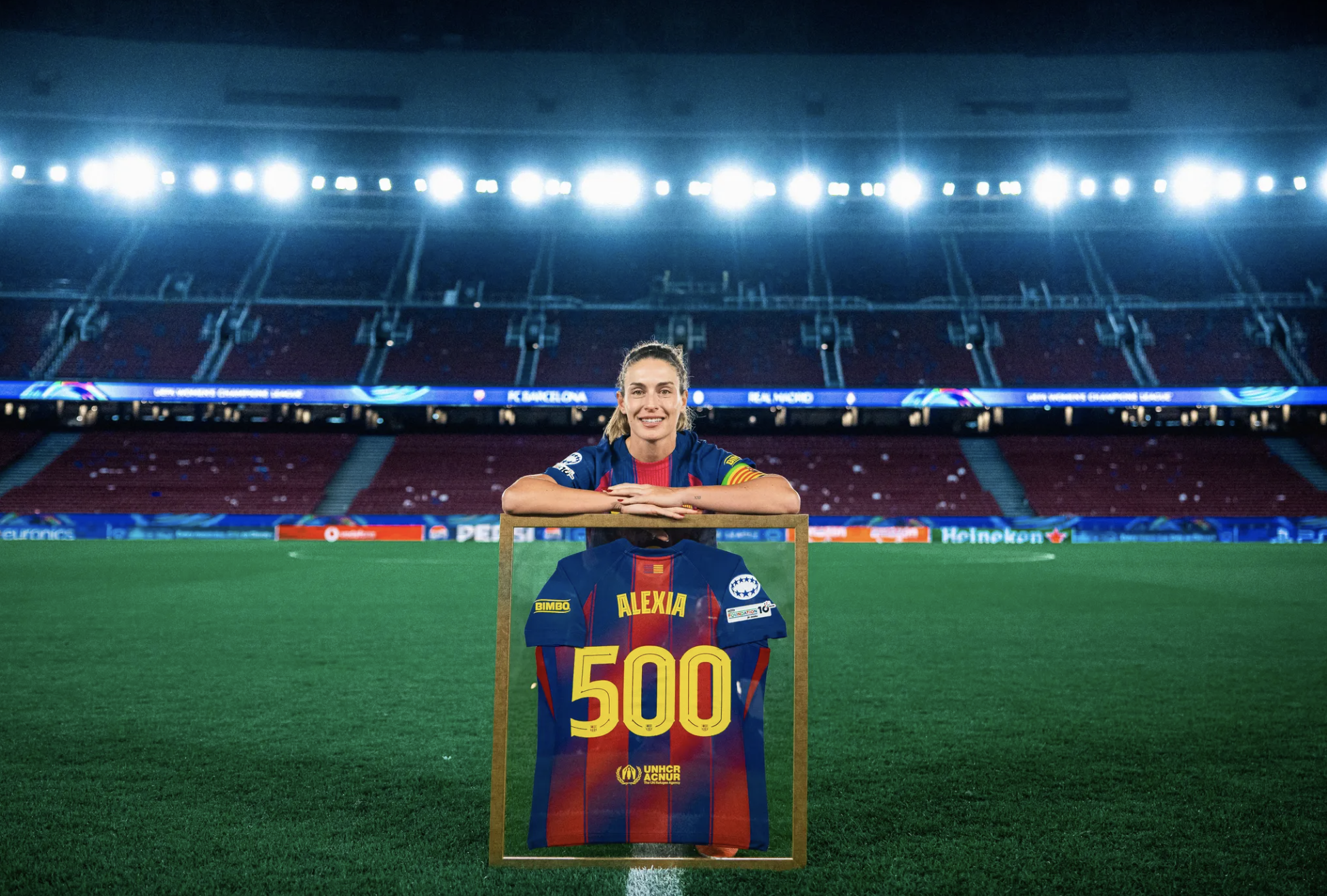 Barcelona chia tay biểu tượng bất tử sau chức v&ocirc; địch Champions League - Ảnh 3.
