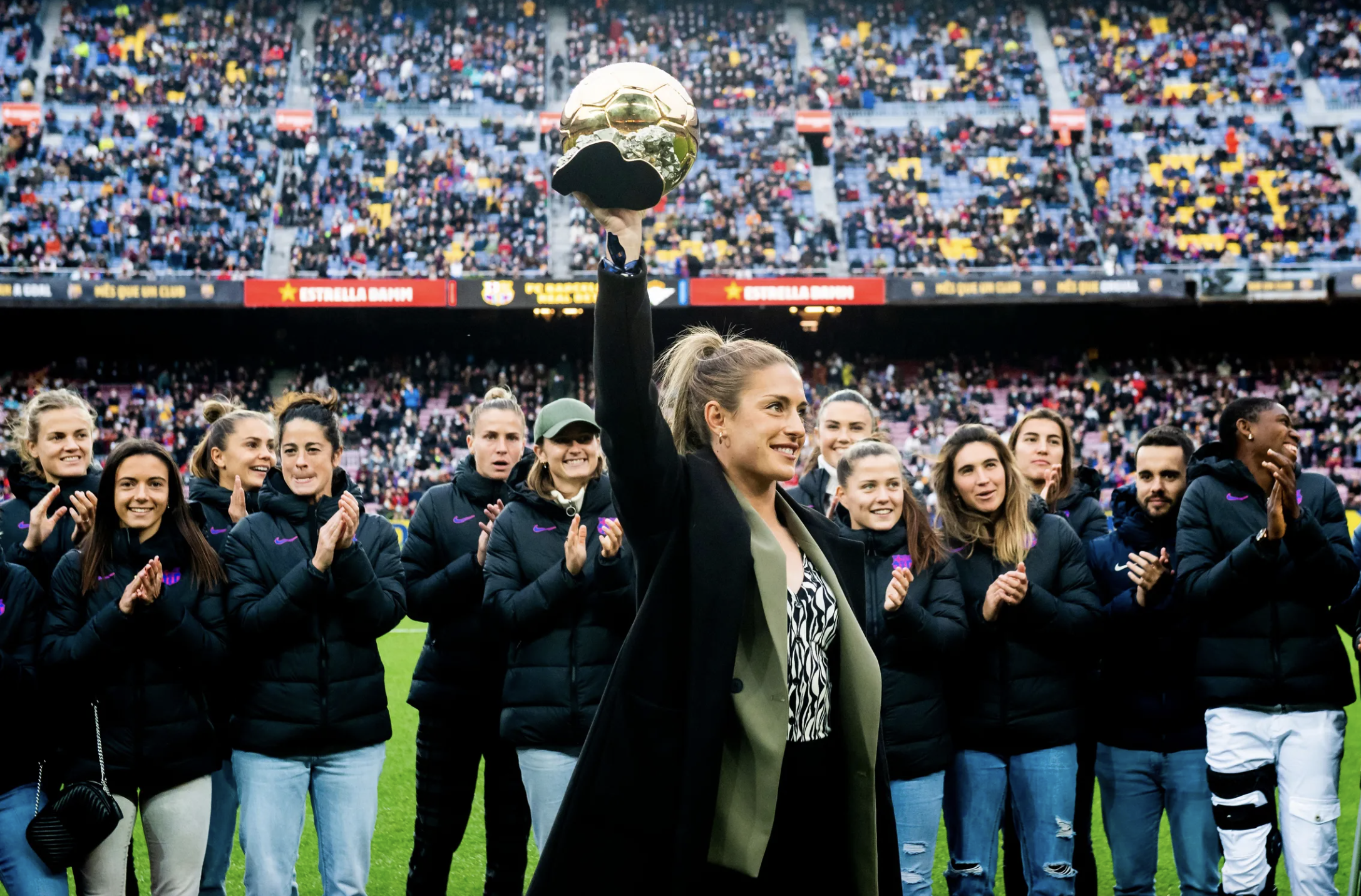 Barcelona chia tay biểu tượng bất tử sau chức v&ocirc; địch Champions League - Ảnh 6.