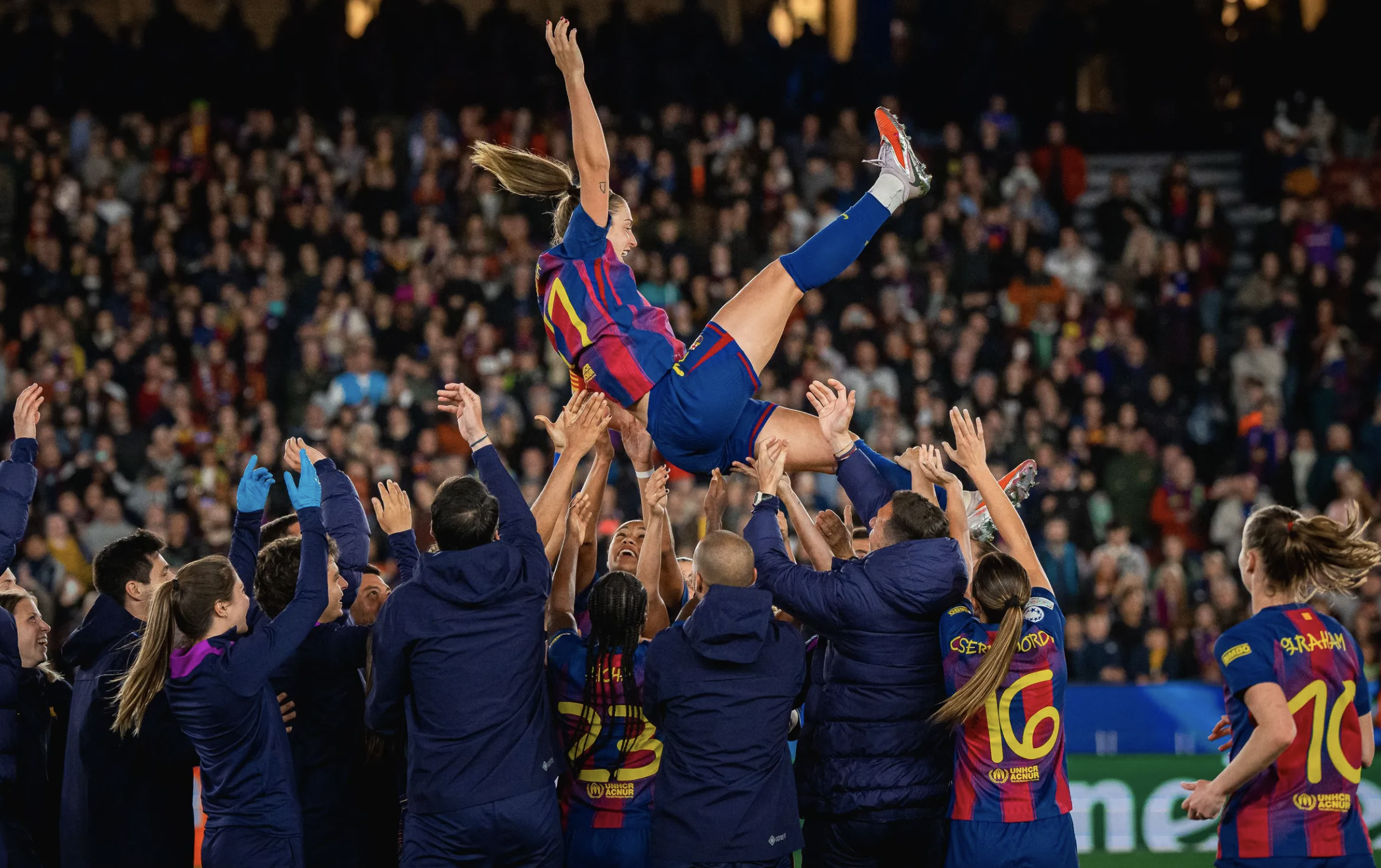 Barcelona chia tay biểu tượng bất tử sau chức v&ocirc; địch Champions League - Ảnh 7.