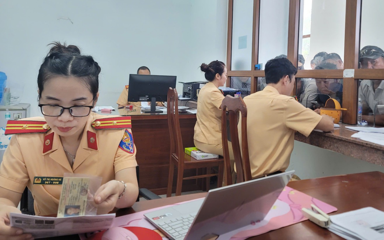 CSGT Gia Lai lật tẩy chiêu “thế thân” né trừ điểm giấy phép lái xe