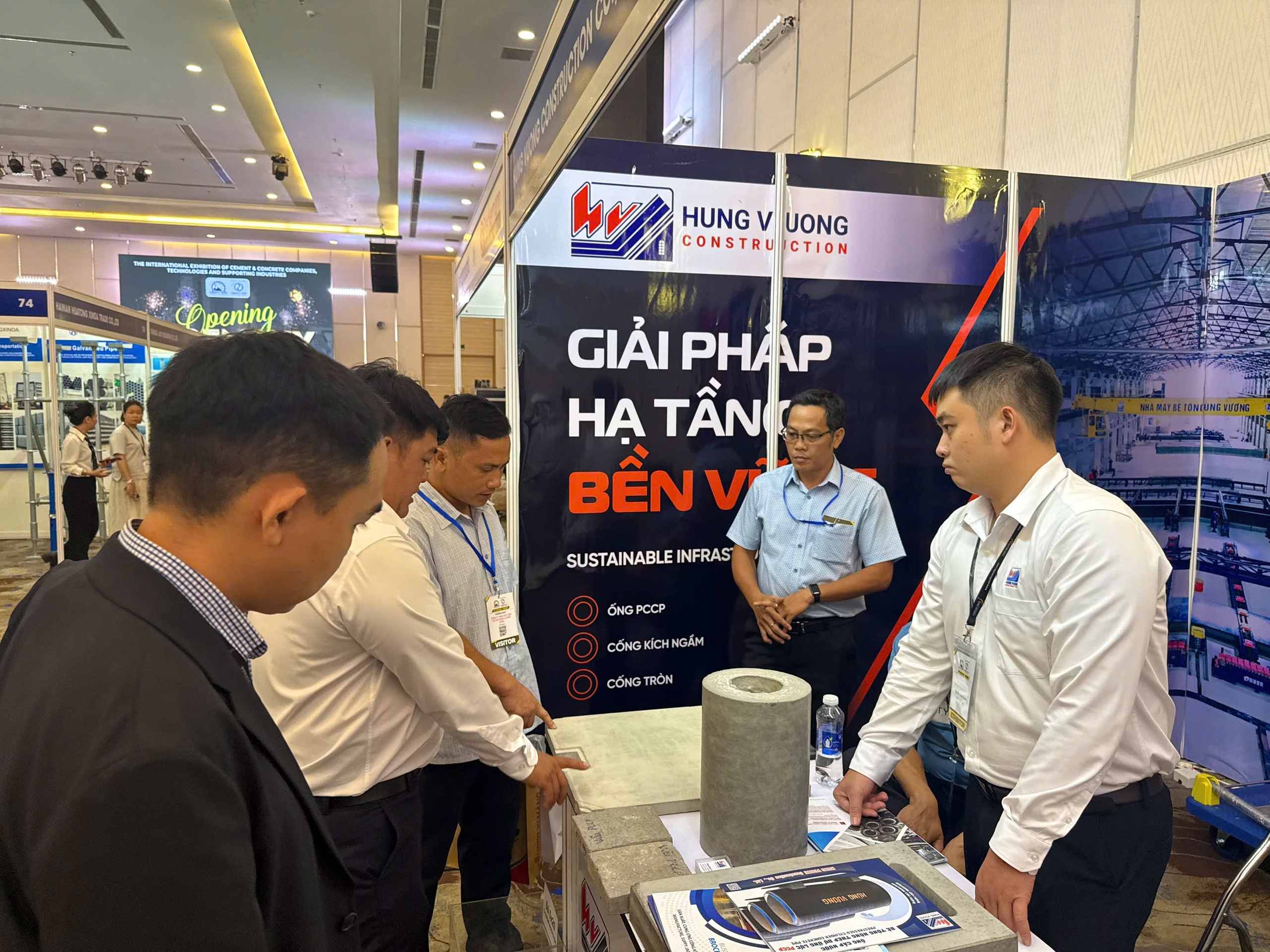Khai mạc triển l&atilde;m quốc tế m&aacute;y m&oacute;c, thiết bị ng&agrave;nh B&ecirc; t&ocirc;ng v&agrave; Xi măng Việt Nam 2026 - Ảnh 2.