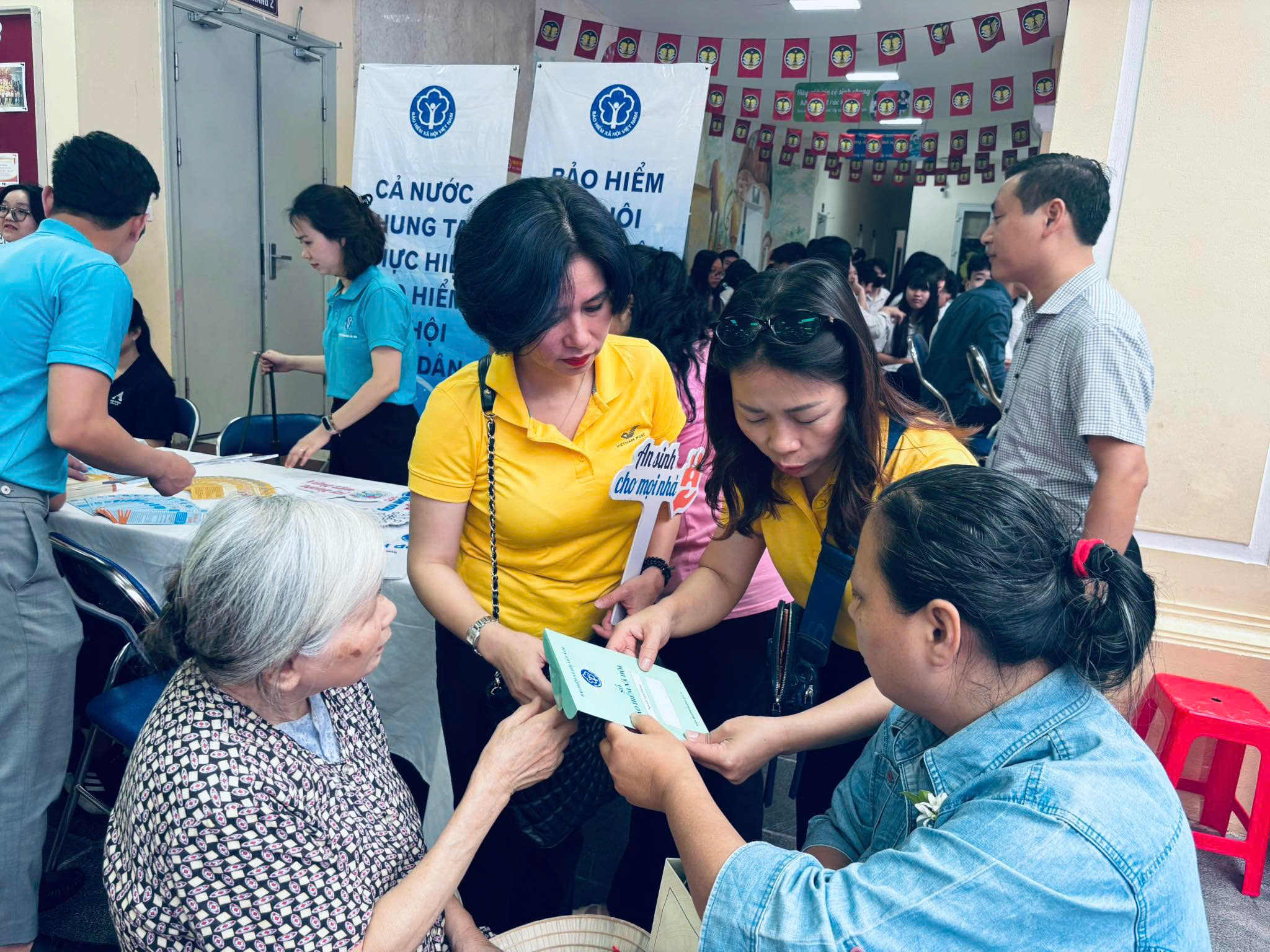 275.000 người nhận BHXH một lần: Đằng sau đó là nỗi lo cơm áo - Ảnh 2.