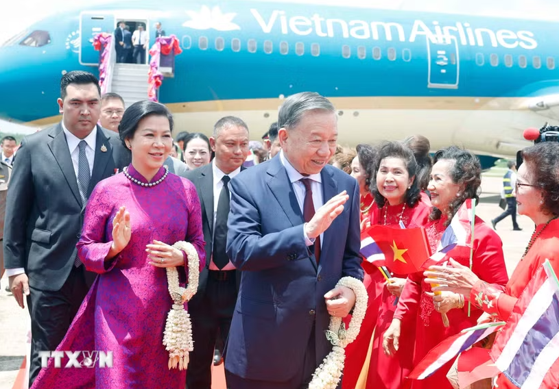 Tổng Bí thư, Chủ tịch nước Tô Lâm và Phu nhân bắt đầu thăm chính thức Thái Lan - Ảnh 1.
