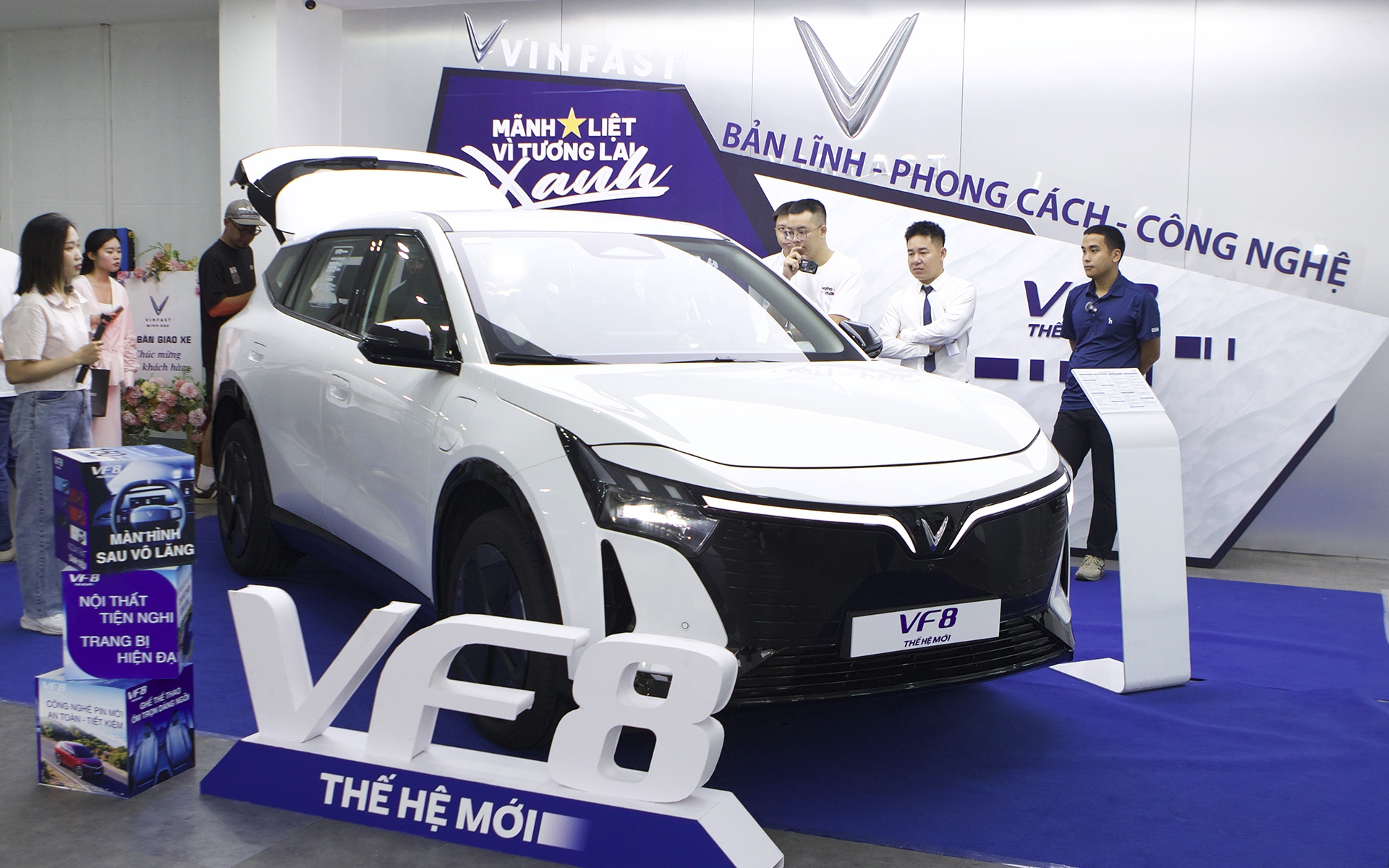 VF 8 thế hệ mới chính thức nhận cọc, nhiều ưu đãi hấp dẫn