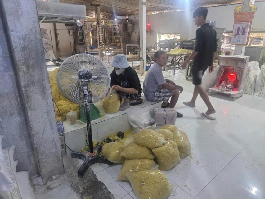 Phỏng vấn độc quyền: C&ocirc;ng an TPHCM quyết &ldquo;đ&aacute;nh tận gốc&rdquo; c&aacute;c đường d&acirc;y h&agrave;ng giả, thực phẩm bẩn - Ảnh 27.