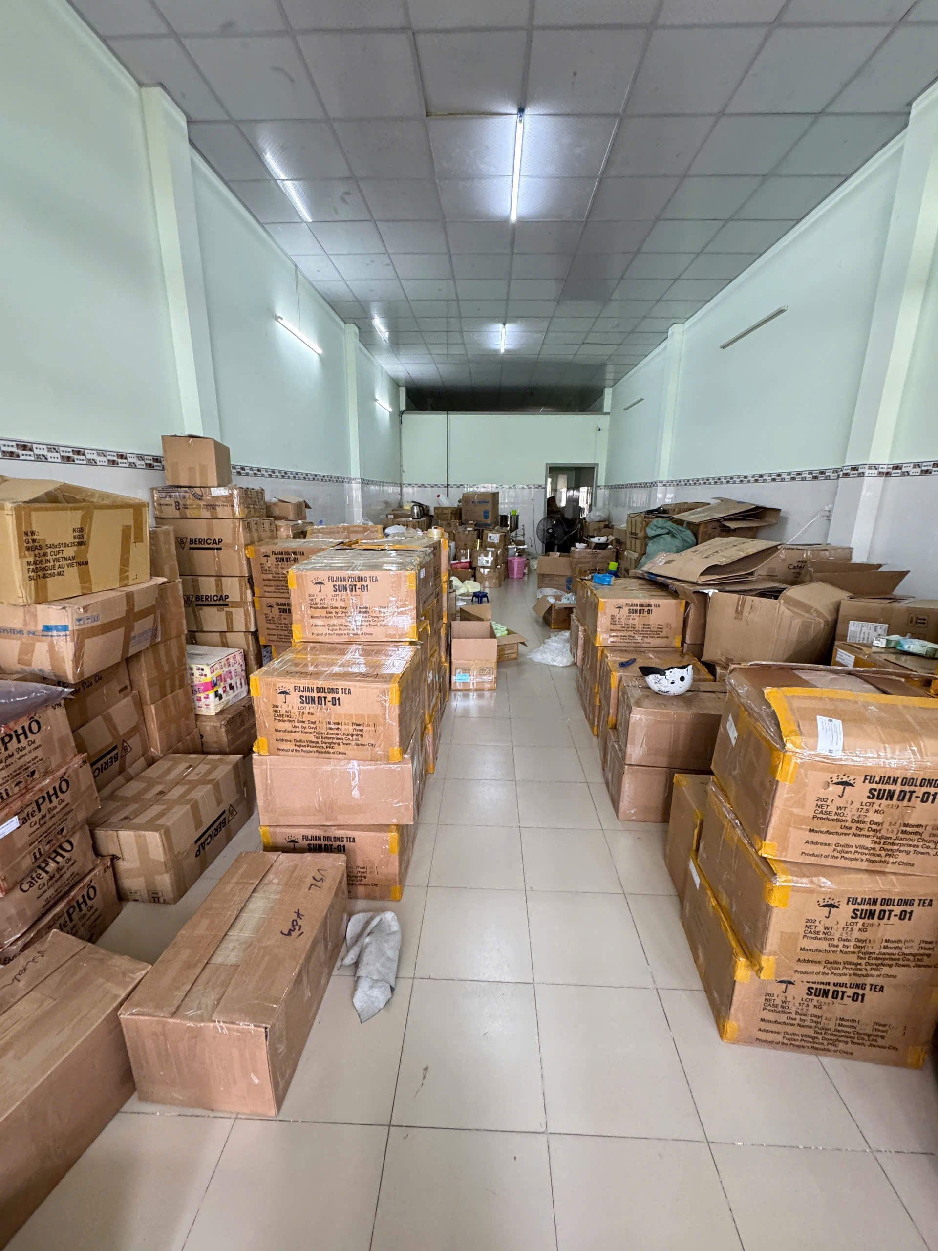 Phỏng vấn độc quyền: C&ocirc;ng an TPHCM quyết &ldquo;đ&aacute;nh tận gốc&rdquo; c&aacute;c đường d&acirc;y h&agrave;ng giả, thực phẩm bẩn - Ảnh 21.