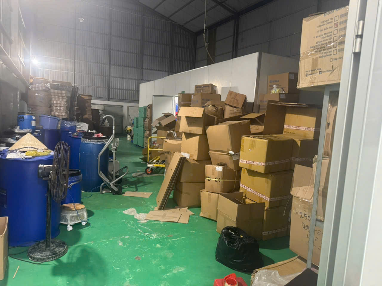 Phỏng vấn độc quyền: C&ocirc;ng an TPHCM quyết &ldquo;đ&aacute;nh tận gốc&rdquo; c&aacute;c đường d&acirc;y h&agrave;ng giả, thực phẩm bẩn - Ảnh 20.