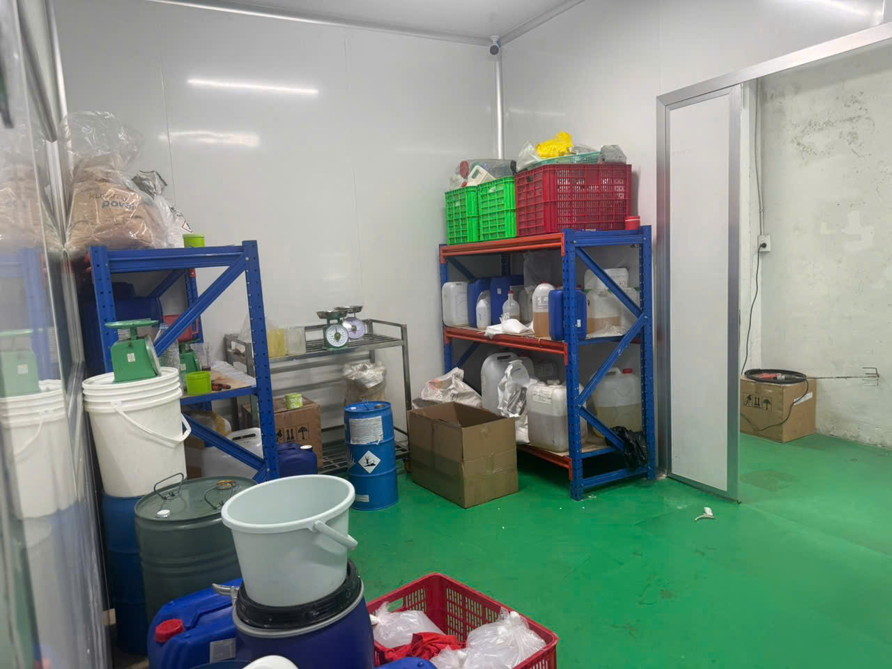Phỏng vấn độc quyền: C&ocirc;ng an TPHCM quyết &ldquo;đ&aacute;nh tận gốc&rdquo; c&aacute;c đường d&acirc;y h&agrave;ng giả, thực phẩm bẩn - Ảnh 15.