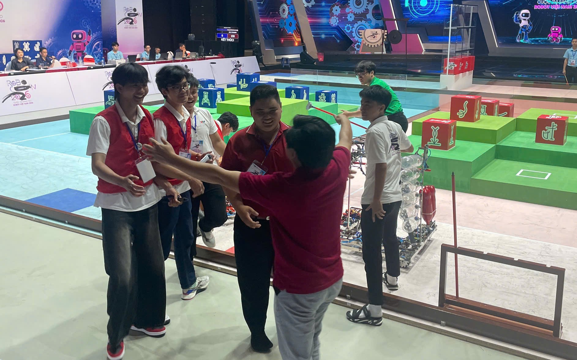 Đội thi từ một trường cao đẳng ở TPHCM lọt vào vòng chung kết Robocon Việt Nam 2026